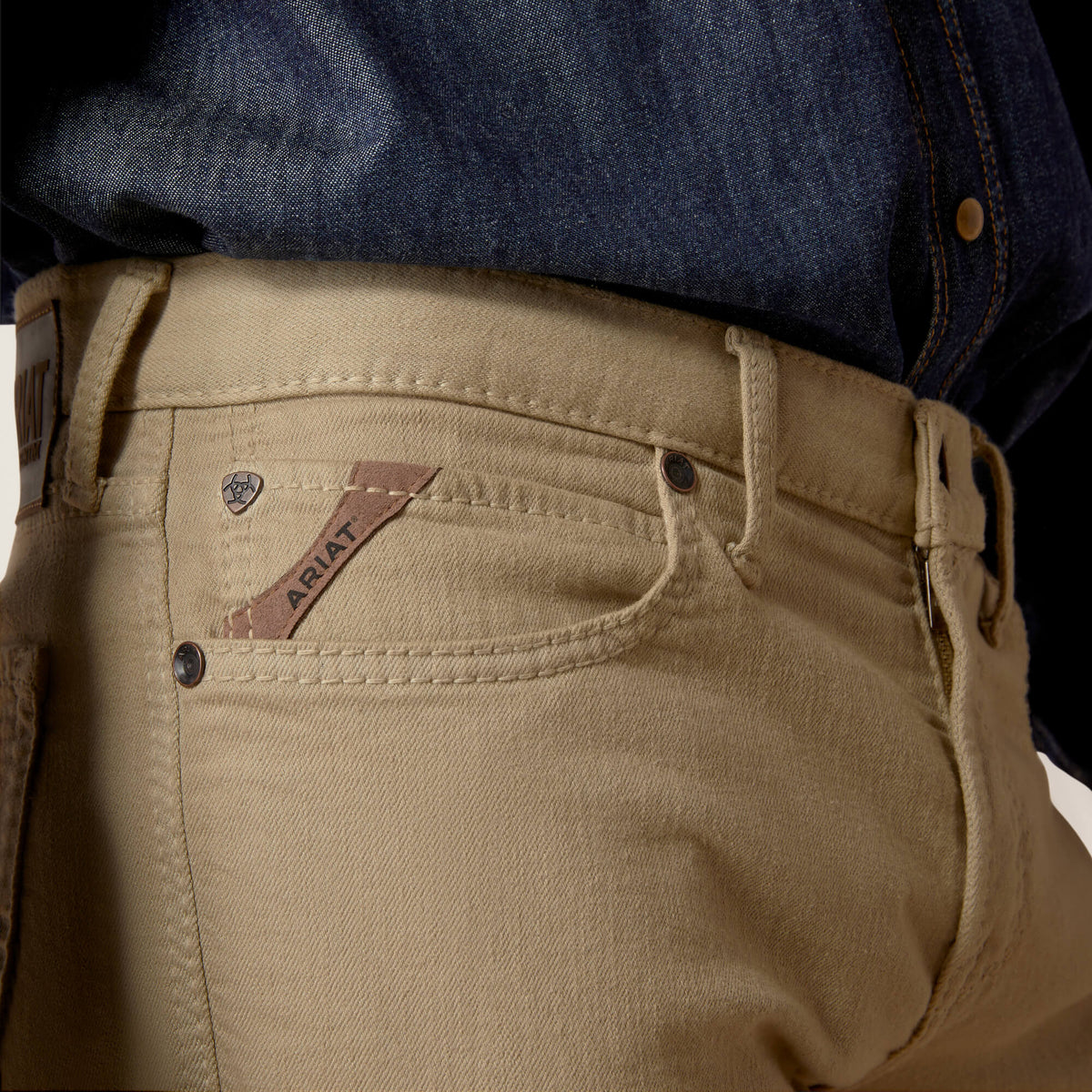 Jean recto Ariat M7 Grizzly para hombre en color caqui oscuro