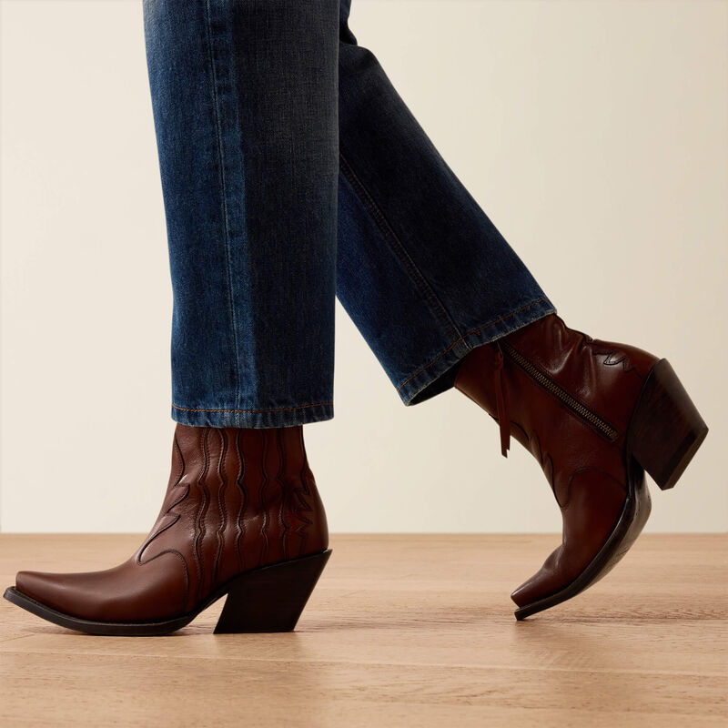 Women's Ariat Ultra High Rise Relaxed Tomboy Straight Leg Jeans