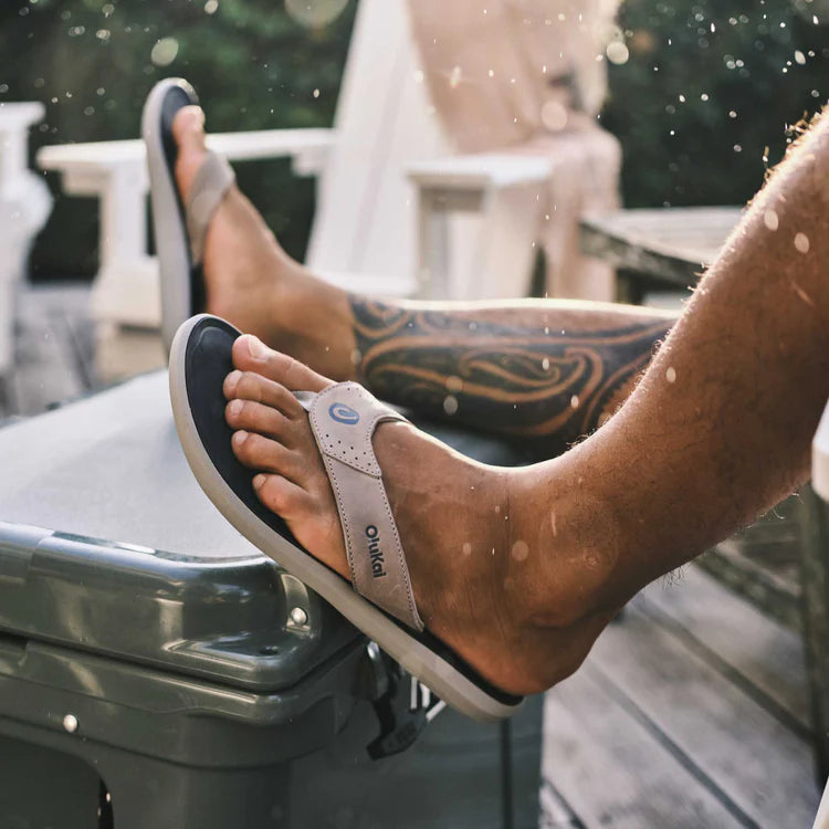 Men's Olukai Pili Sandals in Ash/Mood Indigo