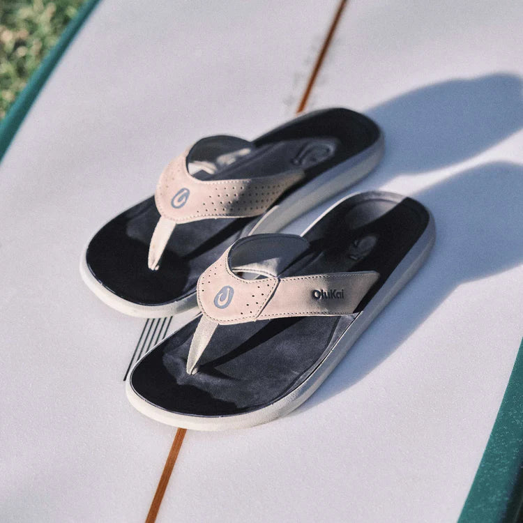 Men's Olukai Pili Sandals in Ash/Mood Indigo