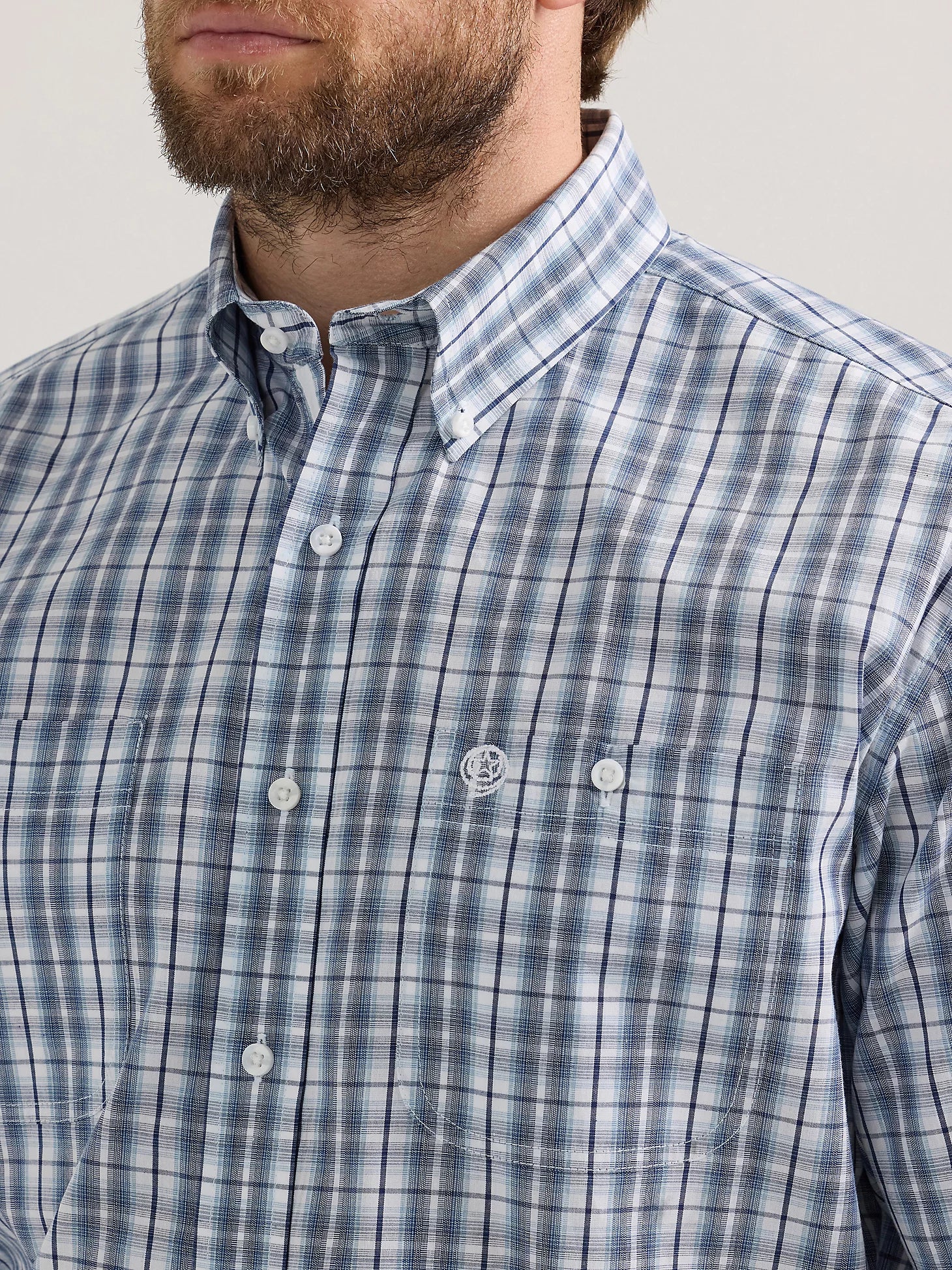 MEN'S WRANGLER® GEORGE STRAIT™ LONG SLEEVE BUTTON DOWN TWO POCKET SHIRT IN CLOUDY NAVY