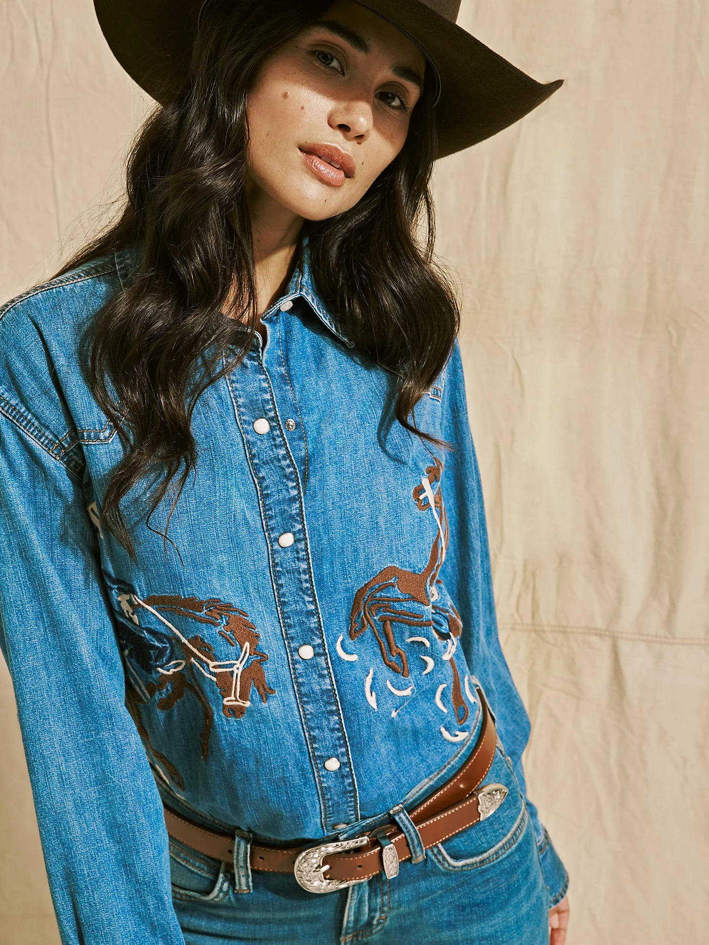 Women's Wrangler Embroidered Horses Boyfriend Western Snap Shirt