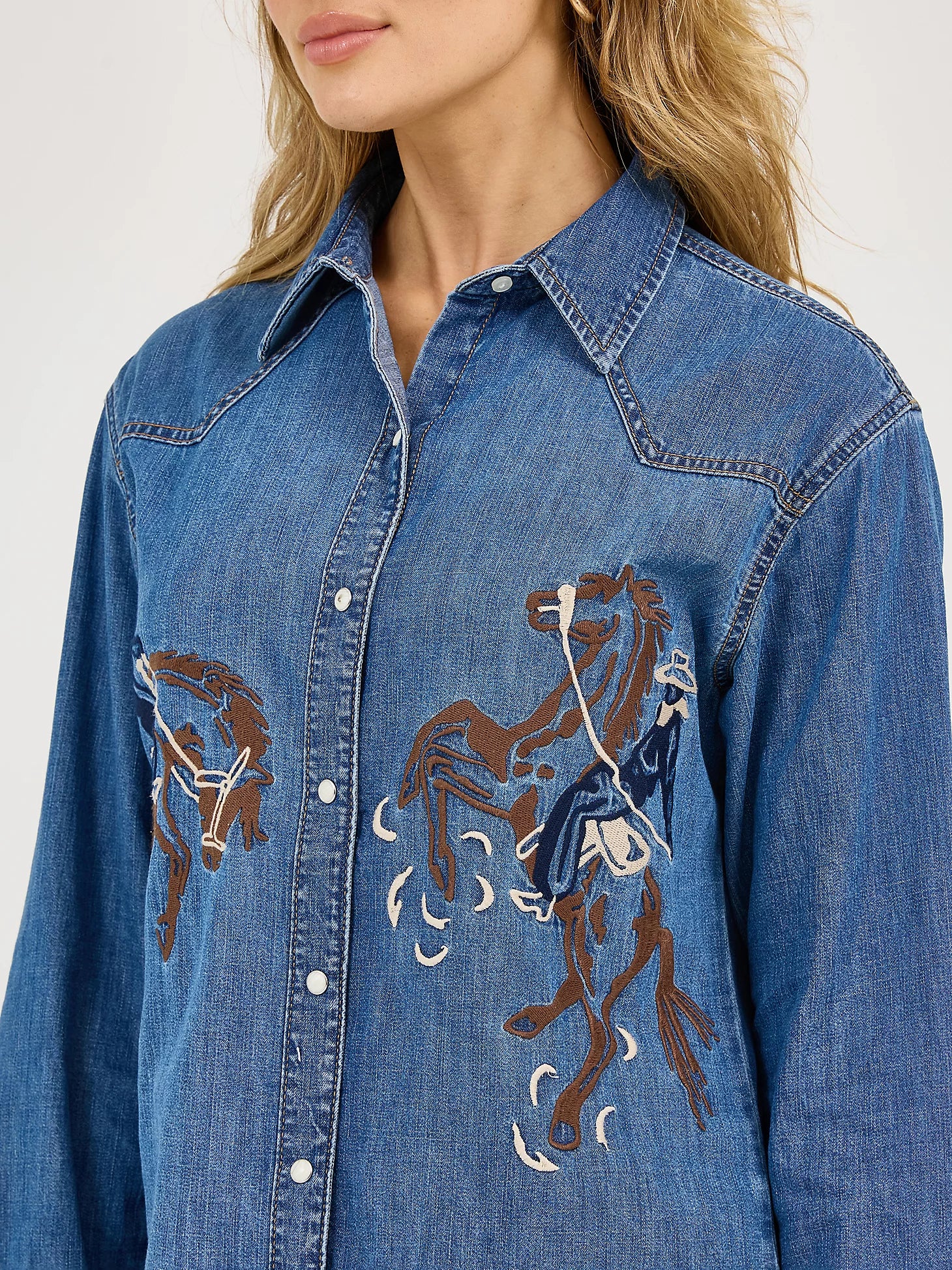 Women's Wrangler Embroidered Horses Boyfriend Western Snap Shirt