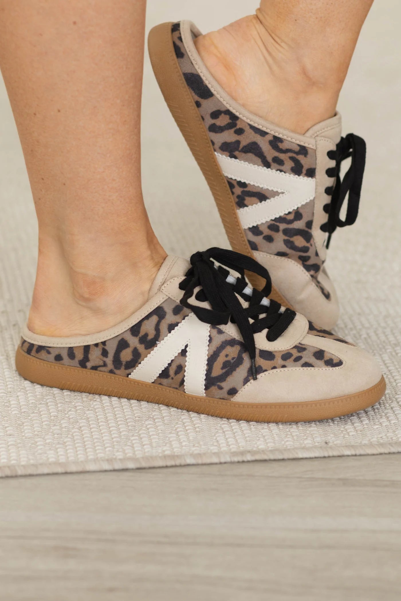 Casual Chic Leapord Sneaker