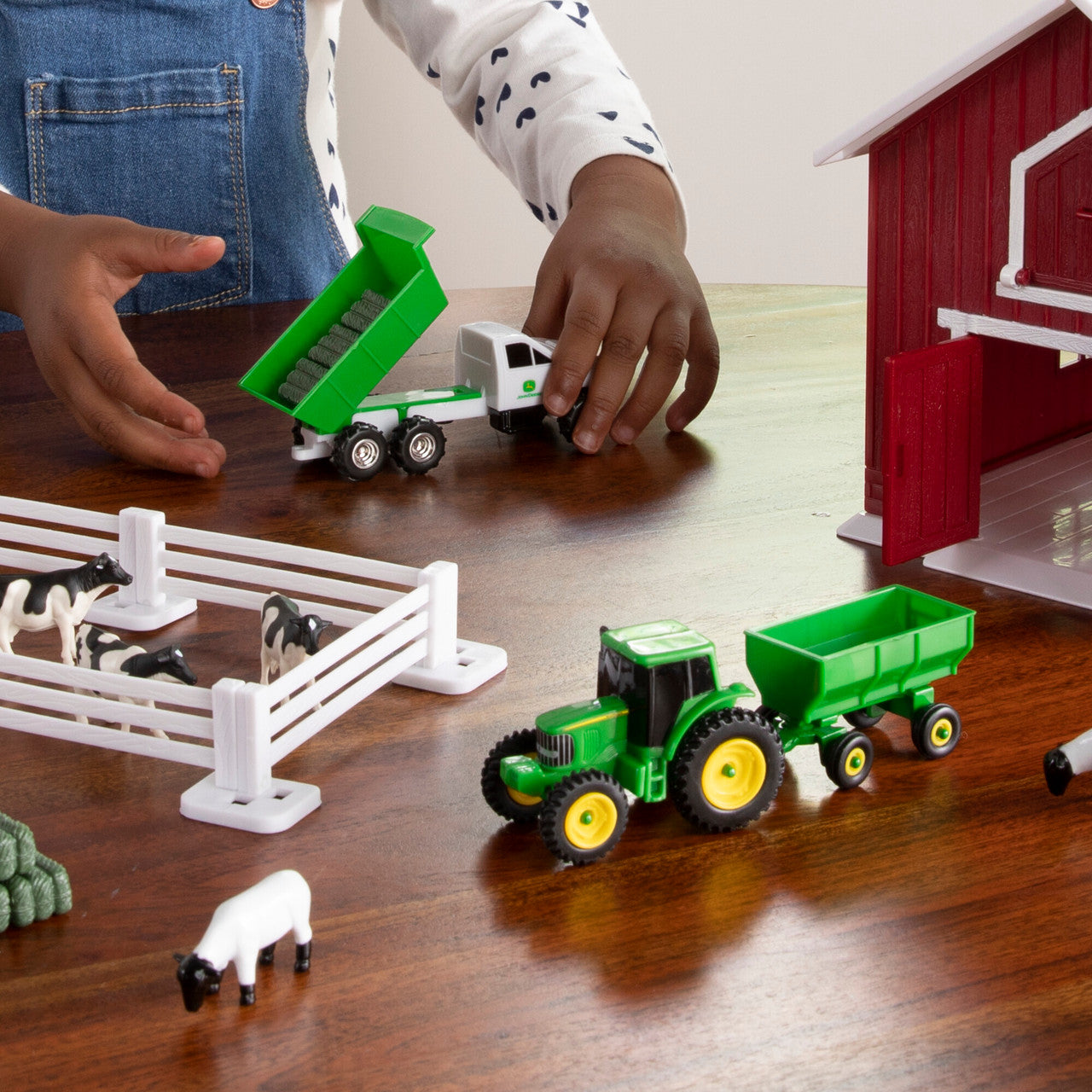 John Deere 1:64 Scale 24 Piece Farm Playset with On-the-Go Barn