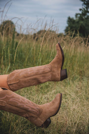 MANO SUPERIOR MACIE BEAN PARA MUJER | CUIDA TUS PROPIAS BOTAS DE GALLETAS