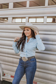 WOMEN'S WRANGLER WESTERN BUTTON DOWN SHIRT IN COOL BLUE