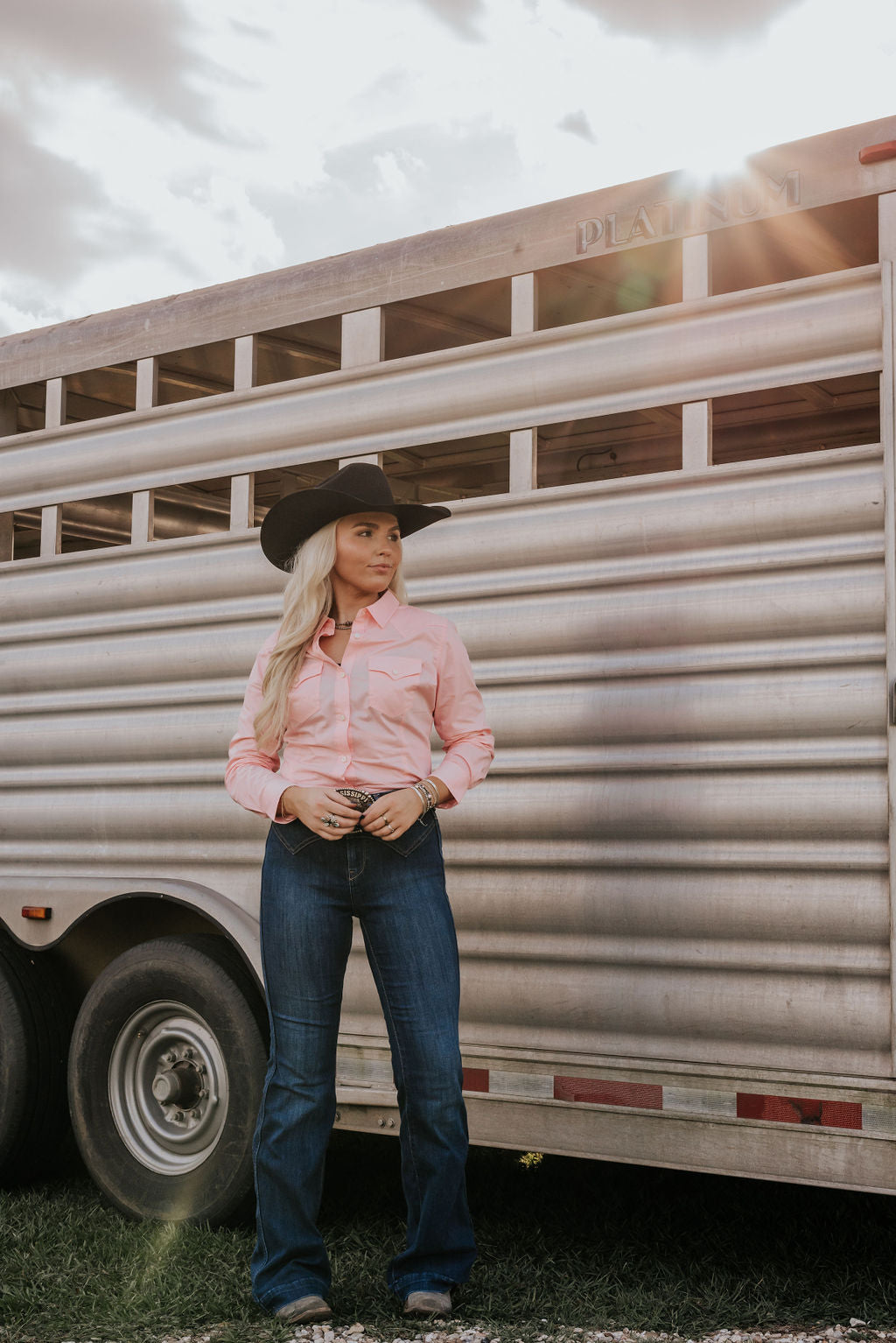 WOMEN'S WRANGLER WESTERN BUTTON DOWN SHIRT IN PEONY