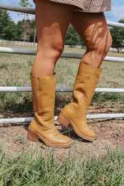 Women's Dingo Vagabond Fashion Boots in Mustard