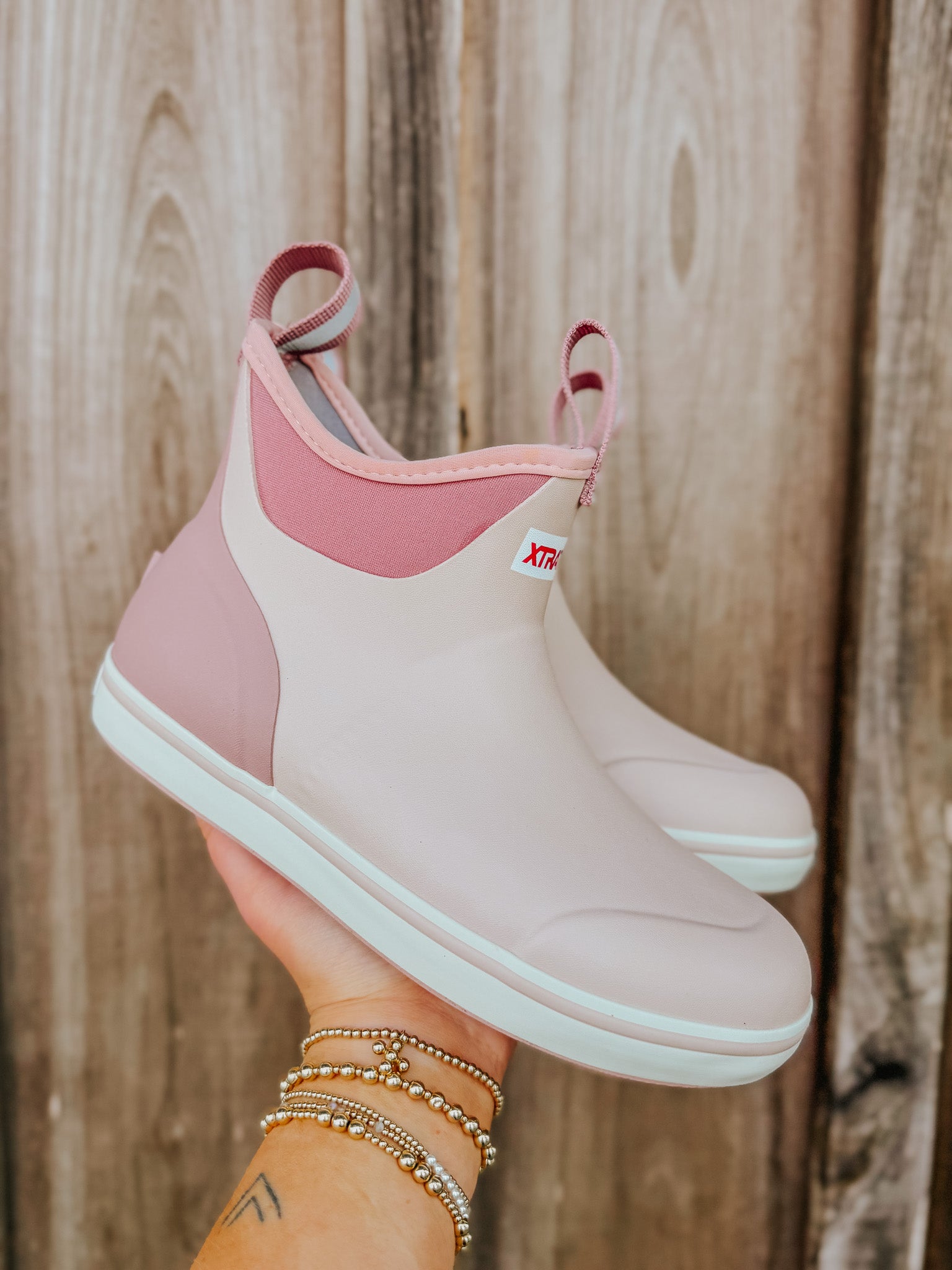 ディシラ　エベイユドゥローズ Women's Xtratuf 6 in Ankle Deck Boot in Blush Pink – Boot Country