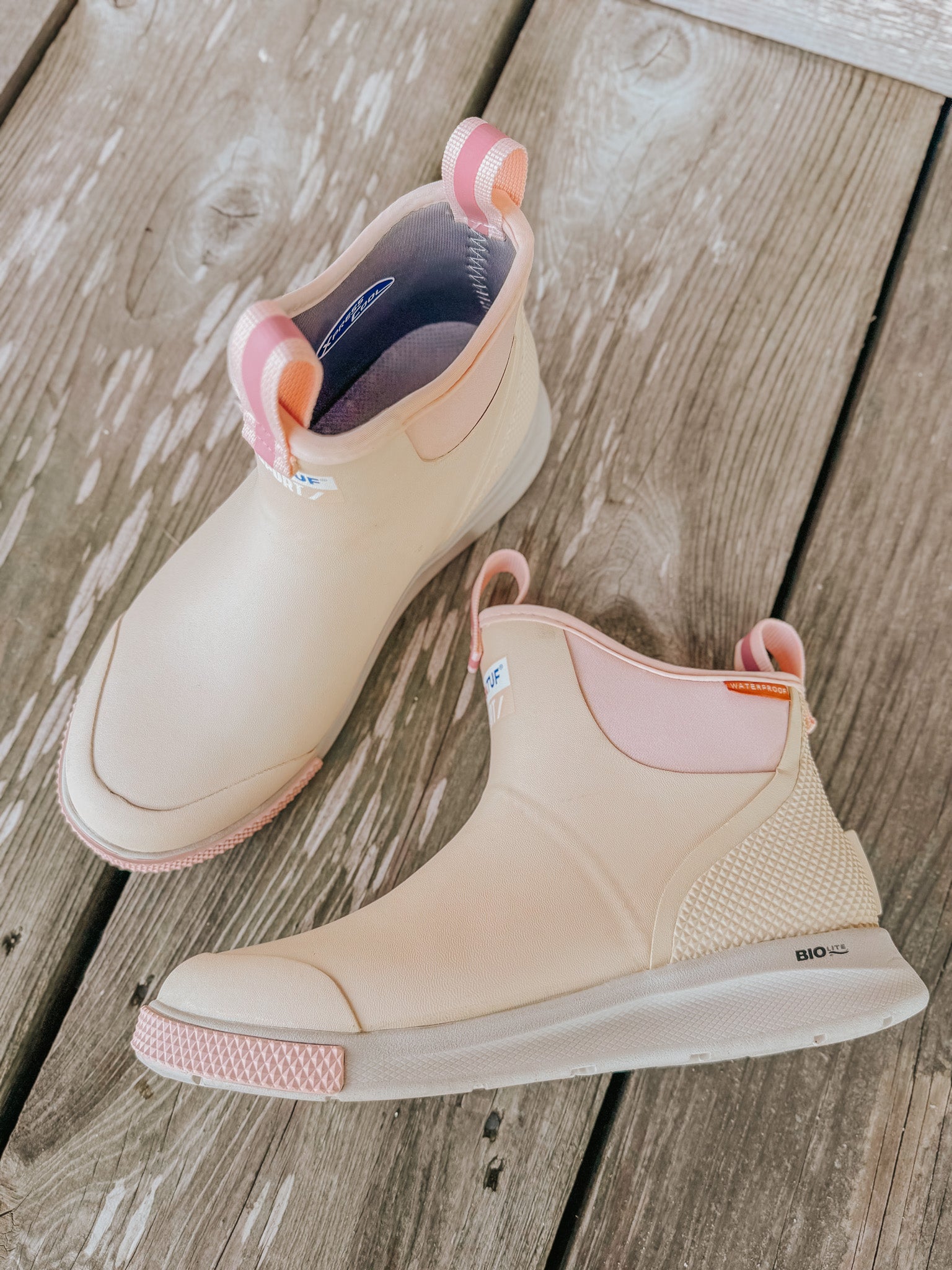 Women's Xtratuf 6 in Ankle Deck Boot Sport in Blush Peach – Boot