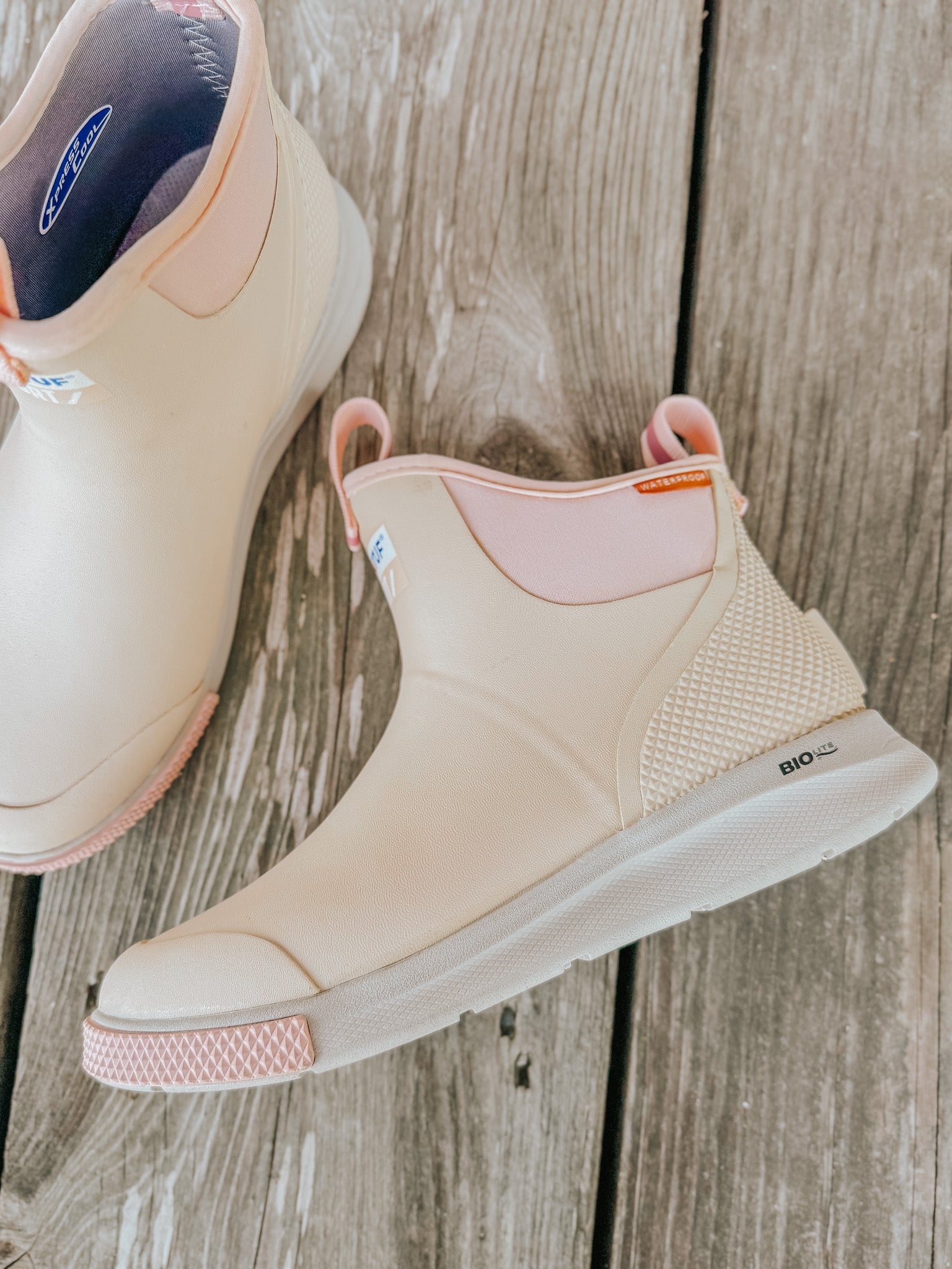 Women's Xtratuf 6 in Ankle Deck Boot Sport in Blush Peach – Boot