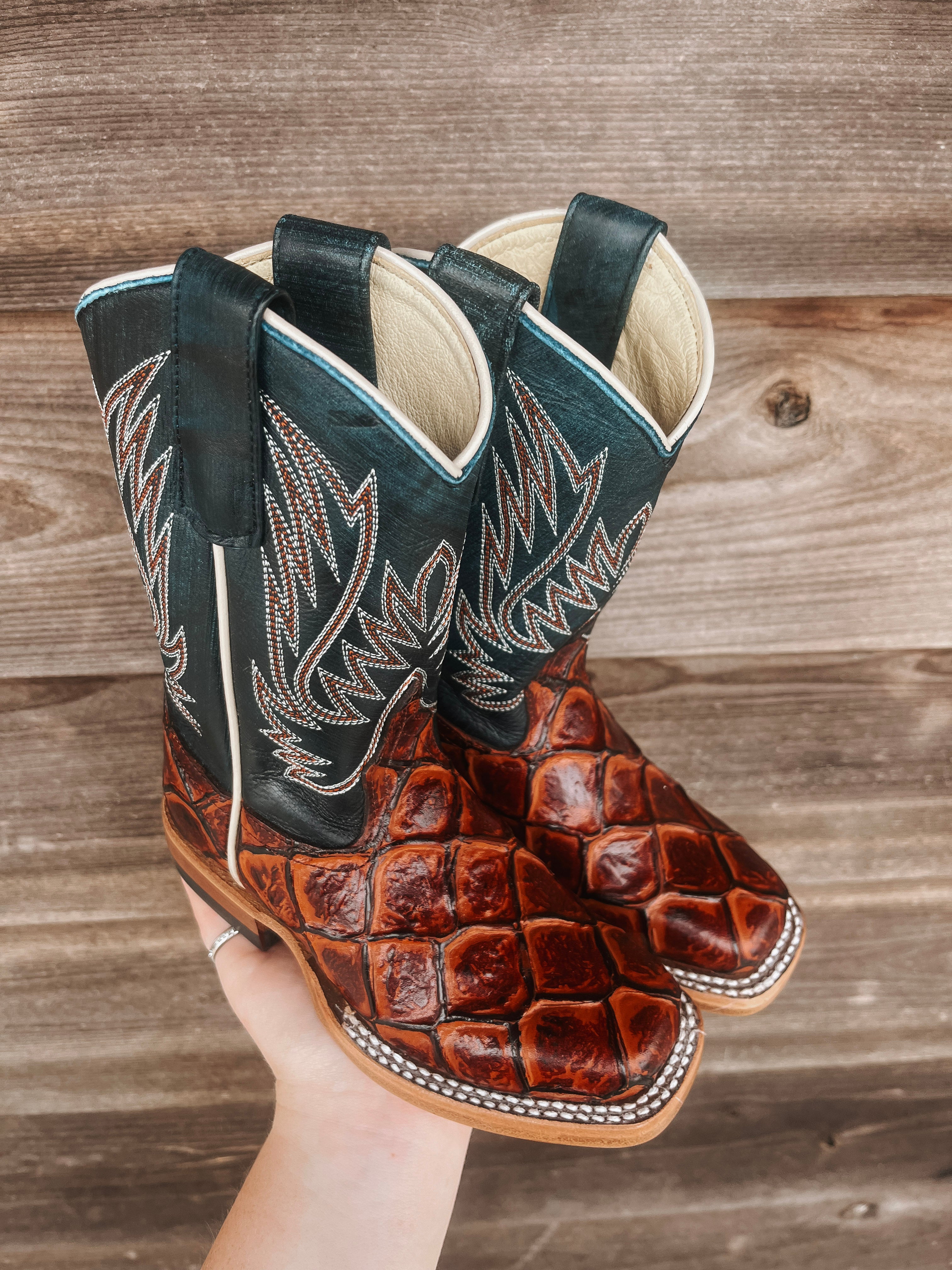 Youth Horse Power Filete de fondo de pescado en coñac con botas superiores Seas the Day