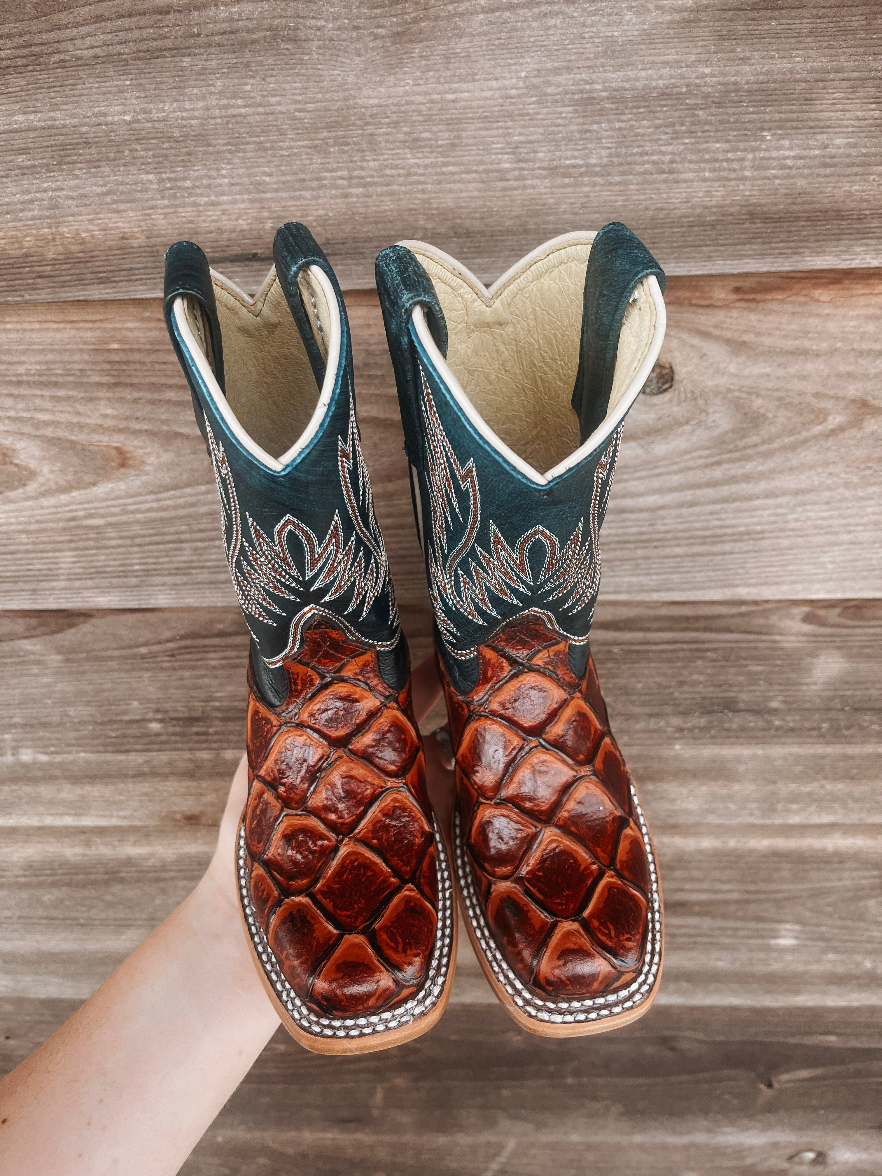 Youth Horse Power Filete de fondo de pescado en coñac con botas superiores Seas the Day