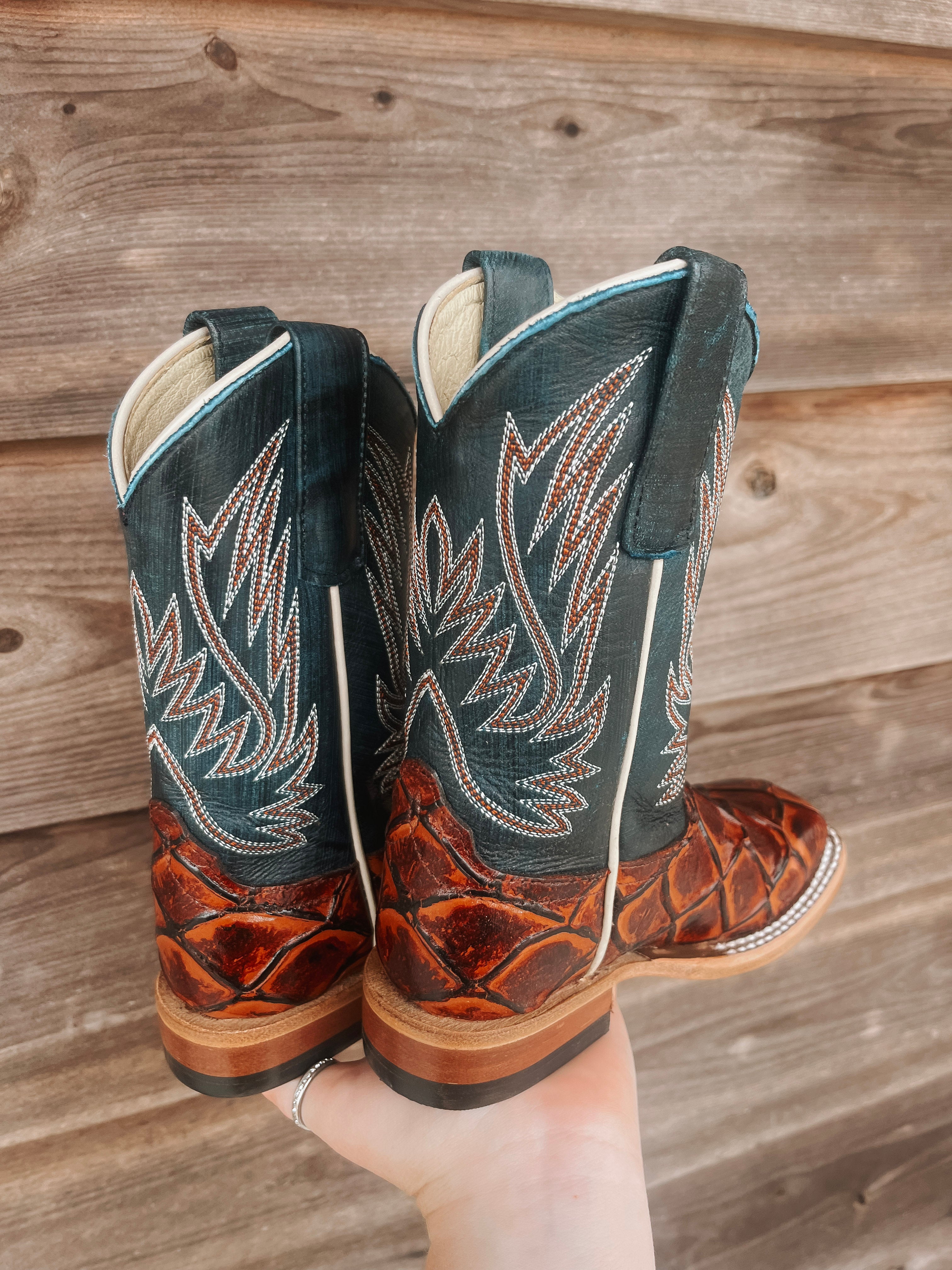 Youth Horse Power Filete de fondo de pescado en coñac con botas superiores Seas the Day