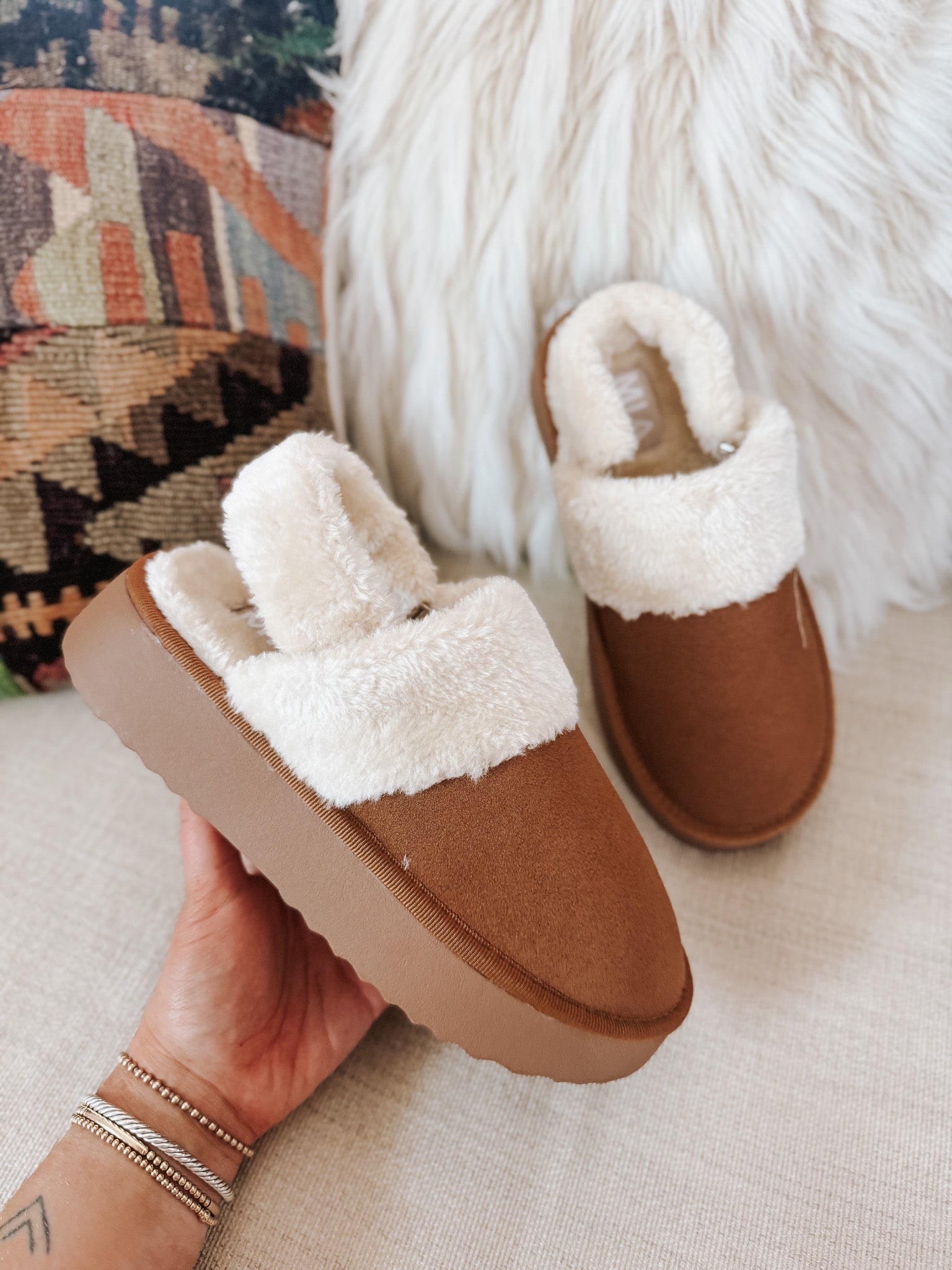 Chasing Chill Slippers
