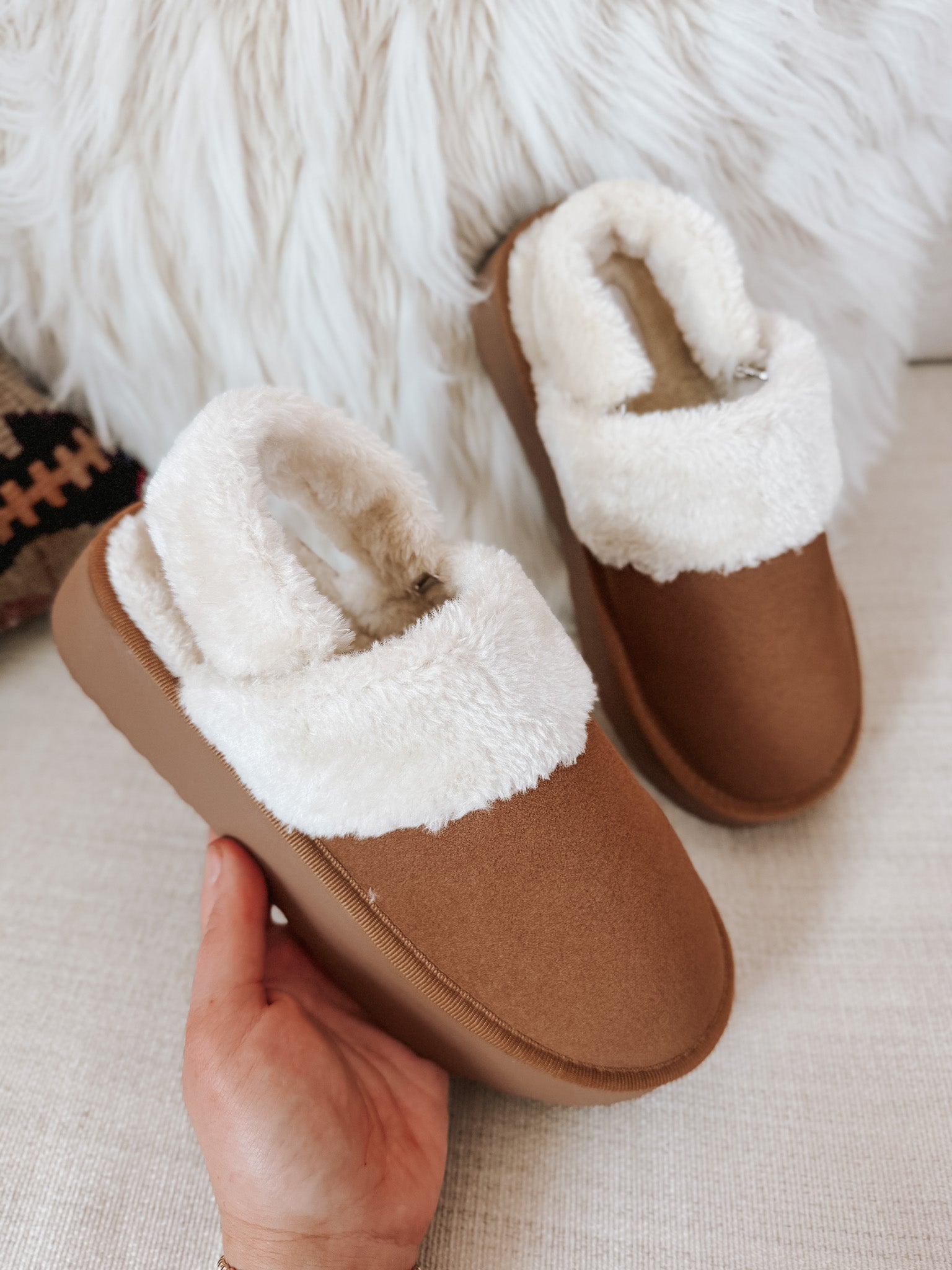 Chasing Chill Slippers