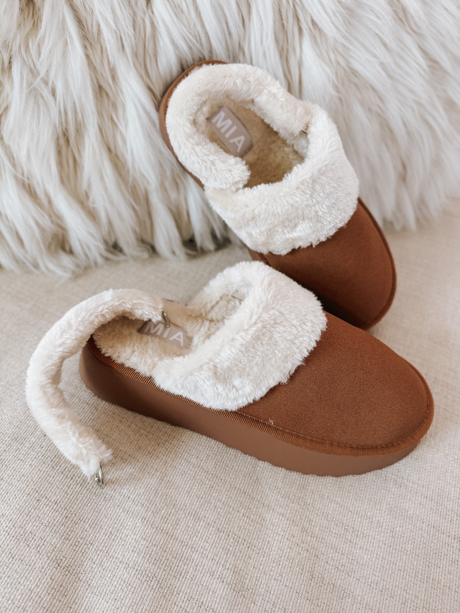 Chasing Chill Slippers