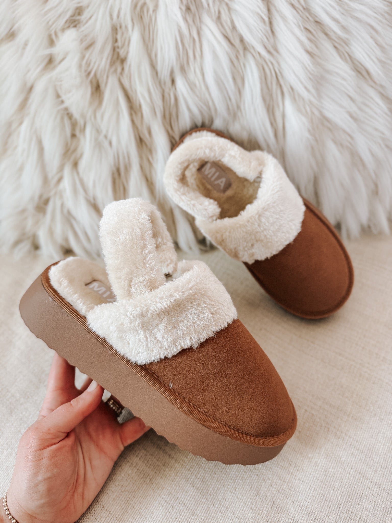 Chasing Chill Slippers