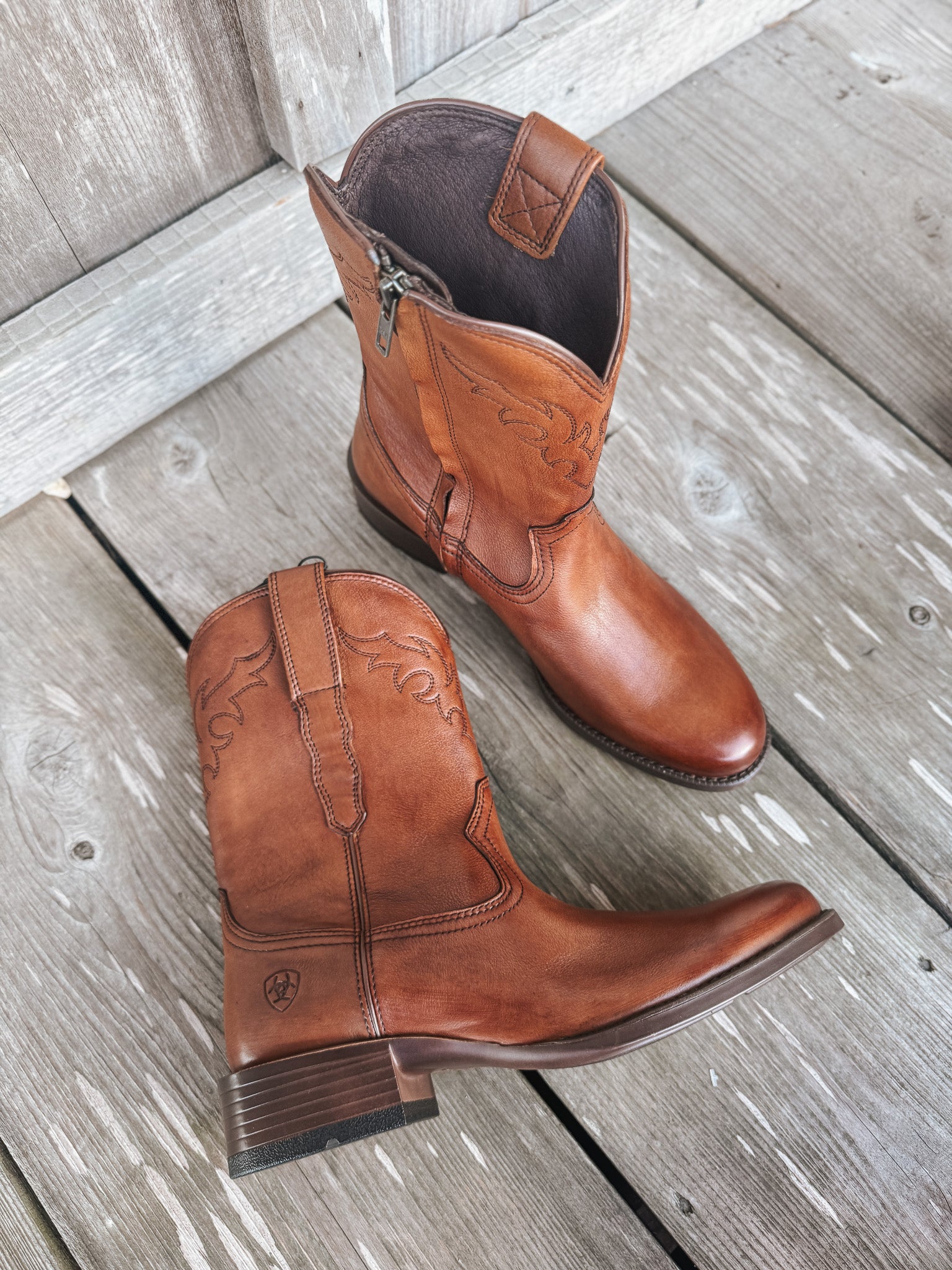Men's Ariat Sonoro Roper Toe Western Boots 11 / EE Men's Ariat Sonoro Roper Toe Western Boots 11 / EE
