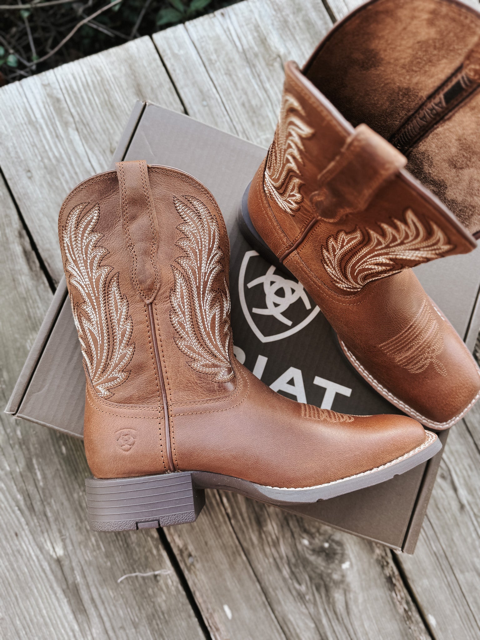 Women's Ariat Round Up Filly Wide Square Toe Western Boots – Boot