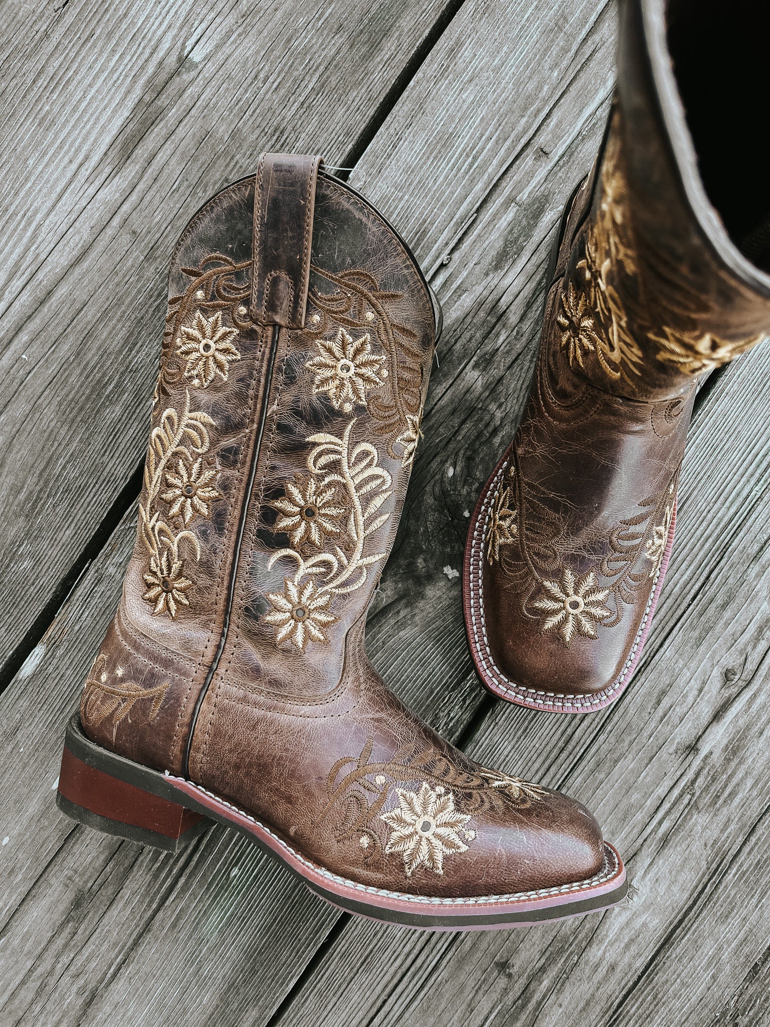※laco※GREED フラワージャガードガウン Women's Laredo by Dan Post Secret Garden Floral Embroidered