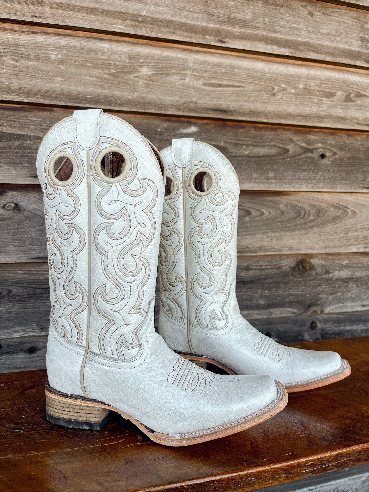 Botas vaqueras con punta cuadrada y bordado de perlas Corral para mujer