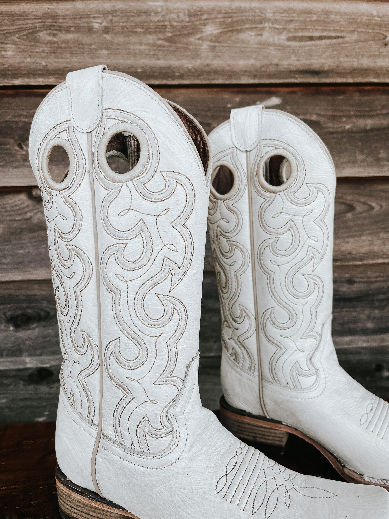 Botas vaqueras con punta cuadrada y bordado de perlas Corral para mujer