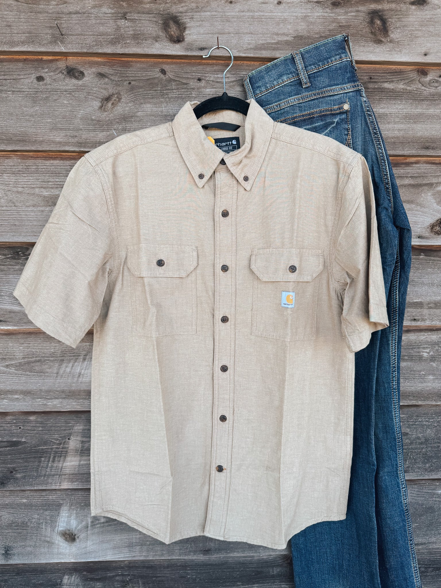 Men's Carhartt Loose Fit Midweight Chambray Short-Sleeve Shirt in Dark Tan