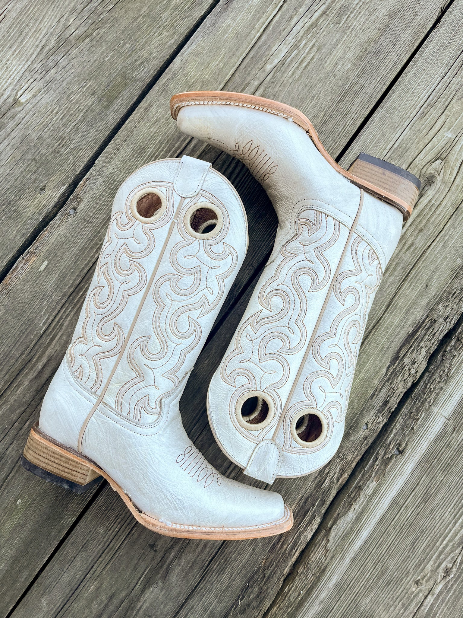 Botas vaqueras con punta cuadrada y bordado de perlas Corral para mujer