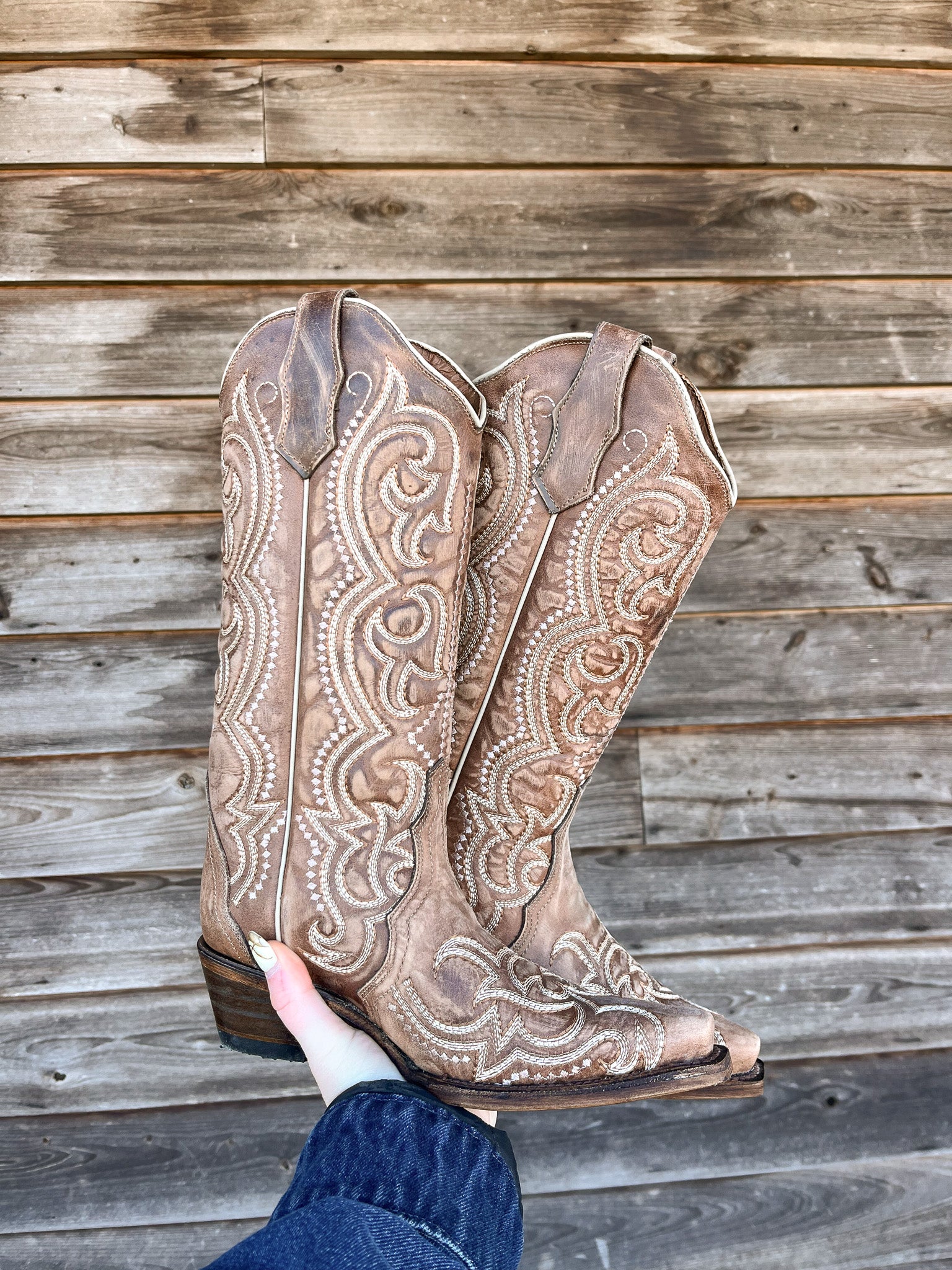 WOMEN'S CIRCLE G BY CORRAL BROWN SEQUENCE EMBROIDERY BOOTS