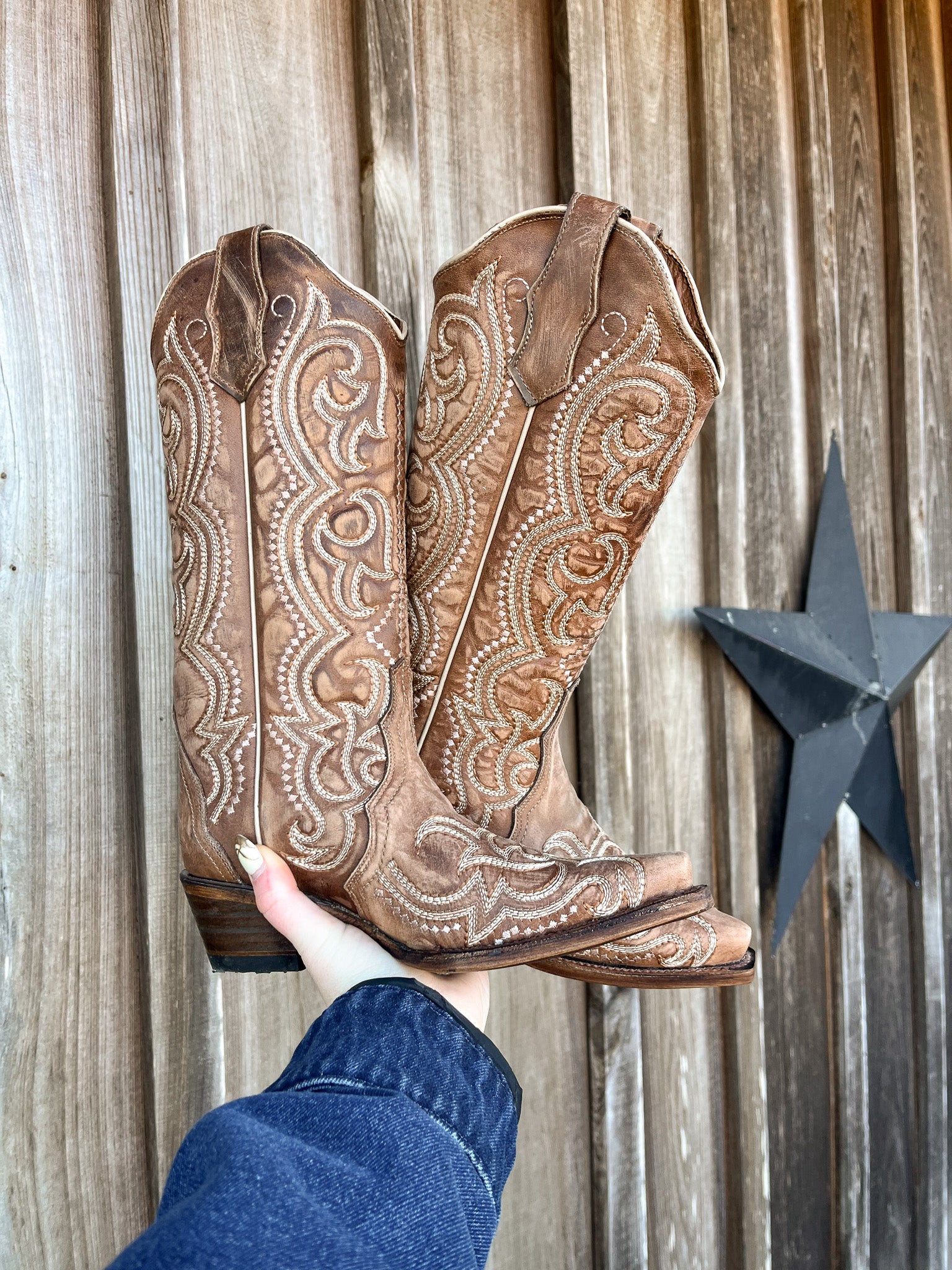 WOMEN'S CIRCLE G BY CORRAL BROWN SEQUENCE EMBROIDERY BOOTS