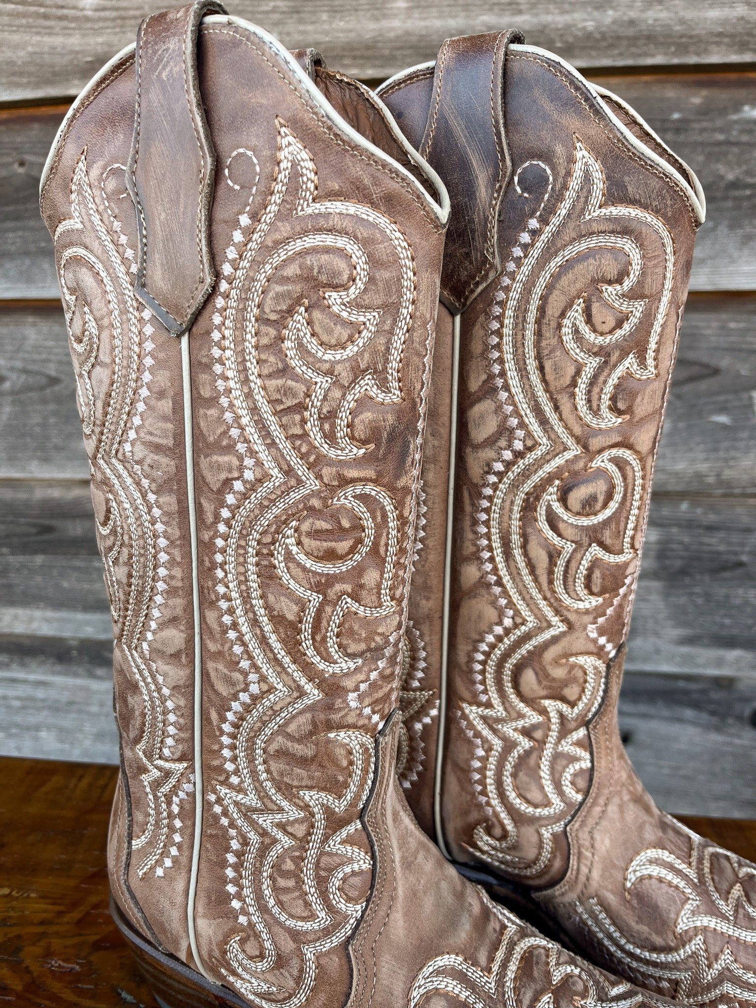 WOMEN'S CIRCLE G BY CORRAL BROWN SEQUENCE EMBROIDERY BOOTS