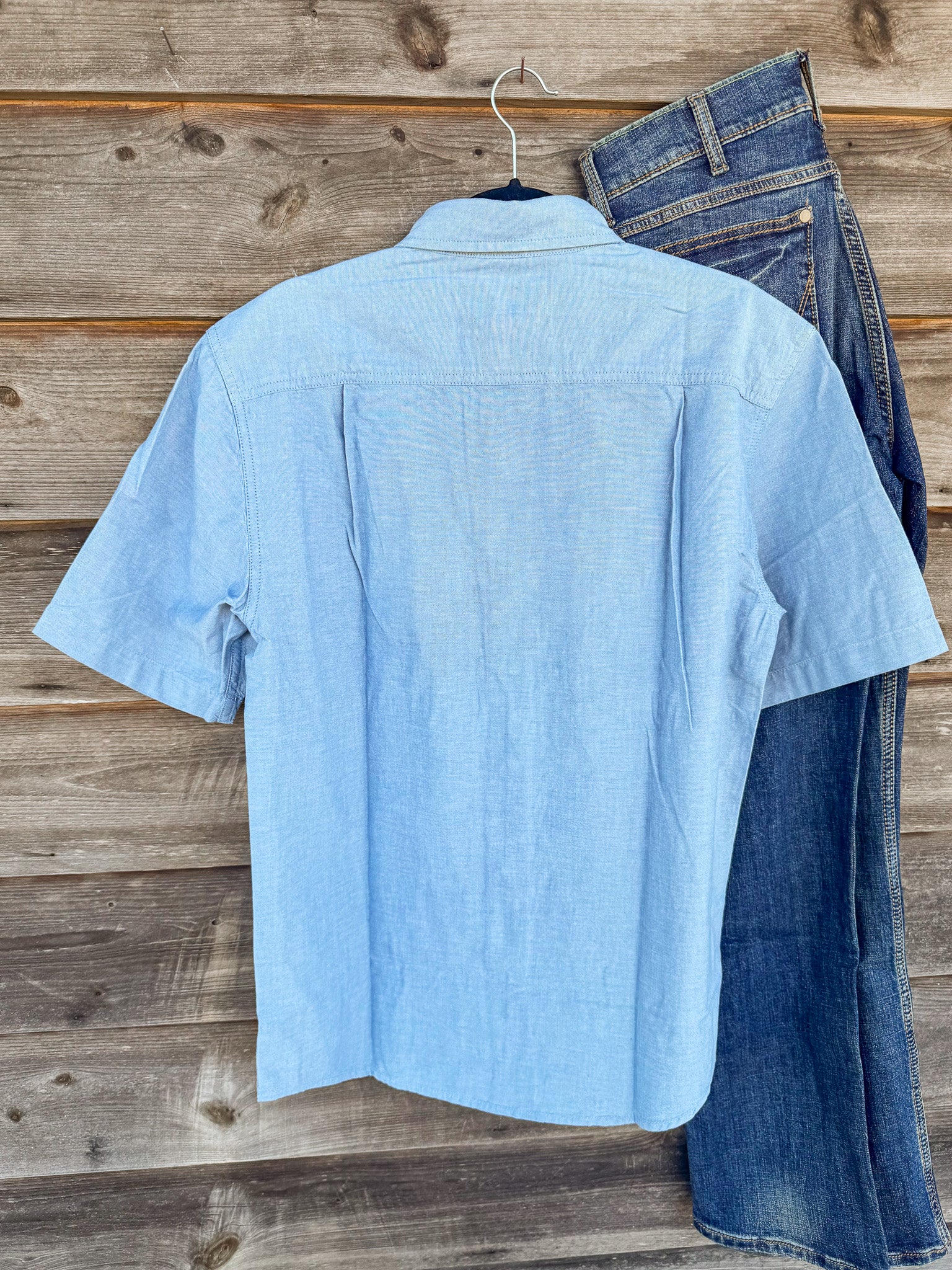 Men's Carhartt Loose Fit Midweight Chambray Short-Sleeve Shirt in Chambray Blue