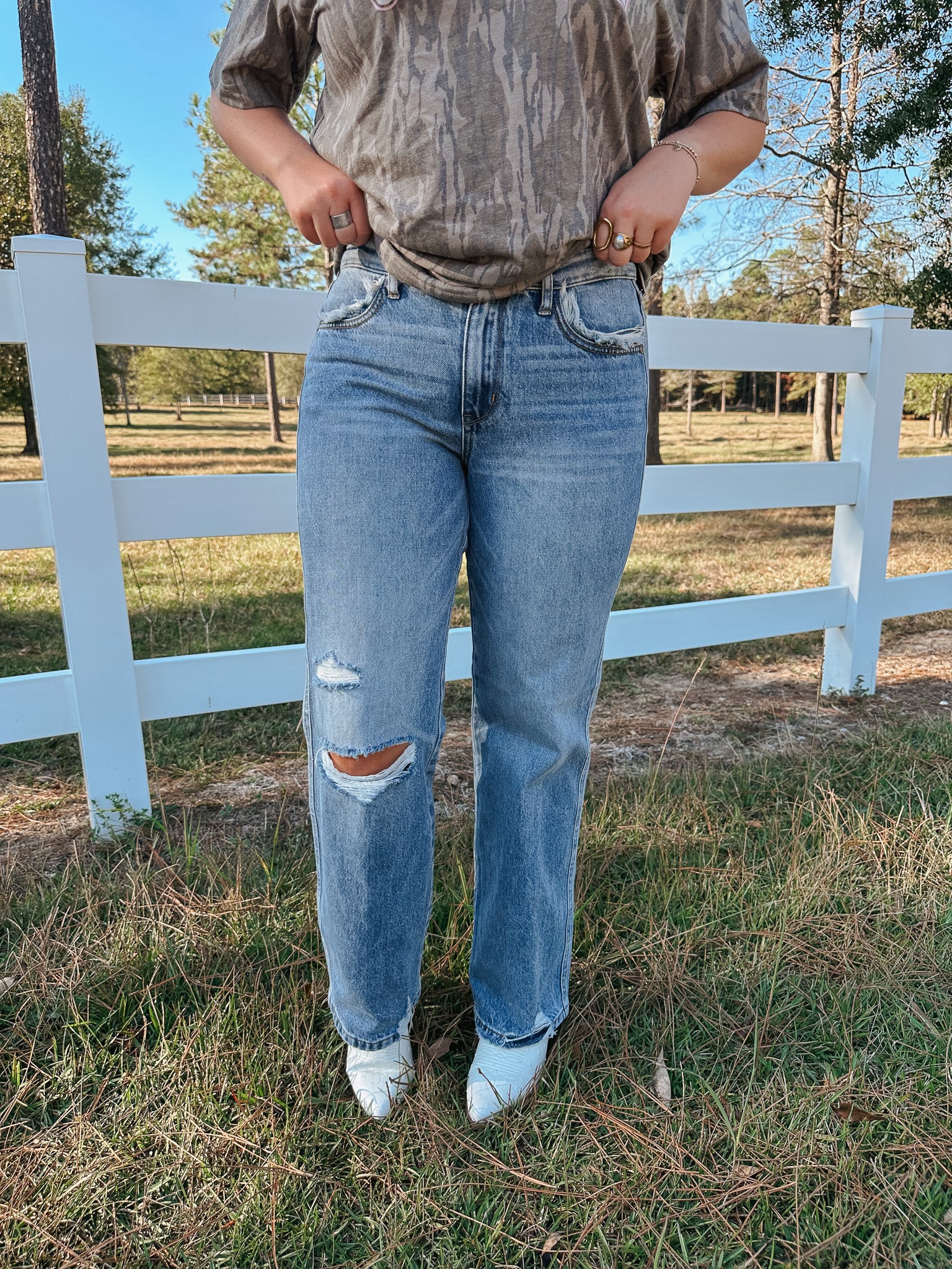 The Shania Rigid 90s Straight Jeans