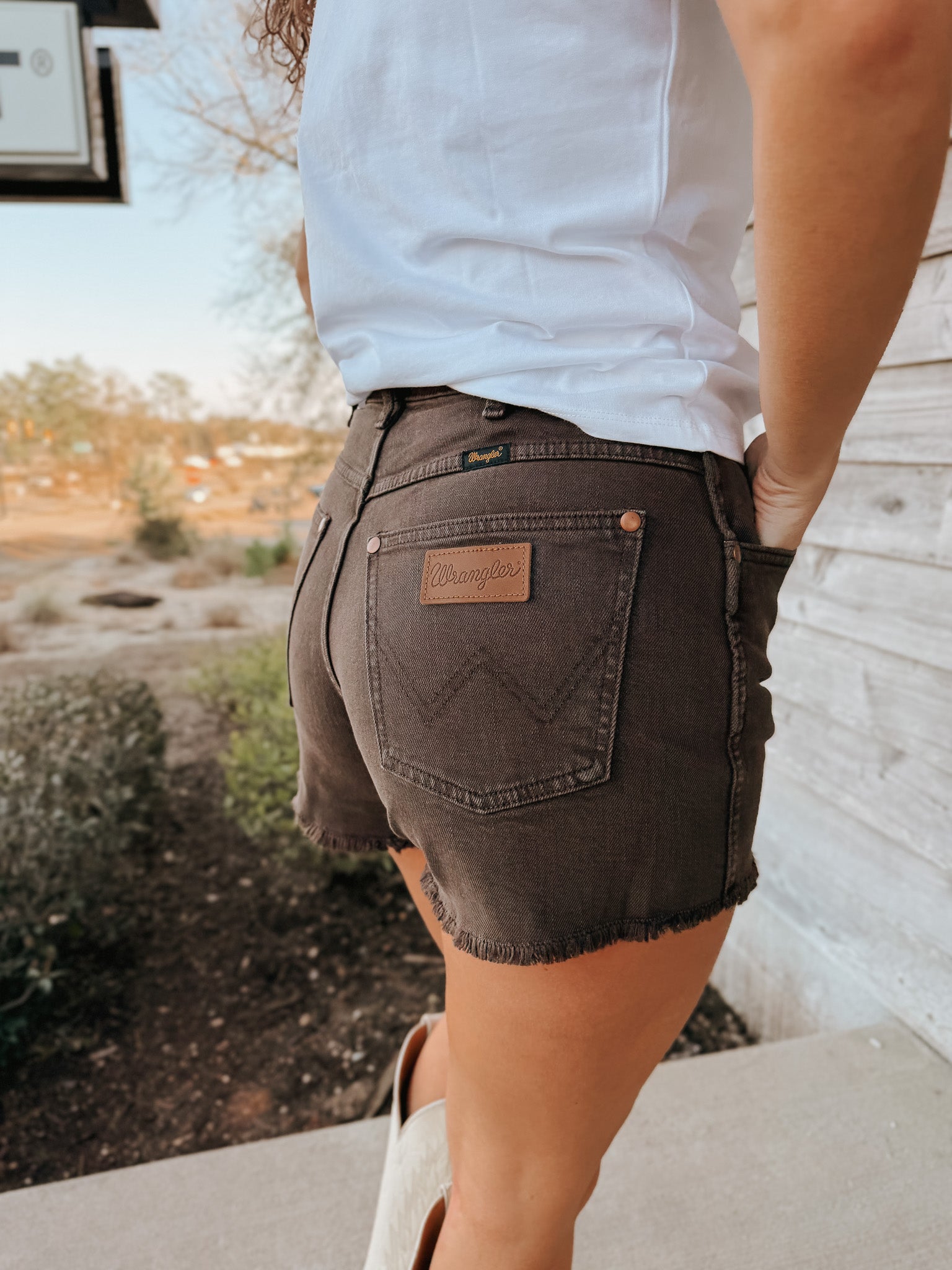 Wrangler Women's High Rise Cowboy Shorts in Cocoa