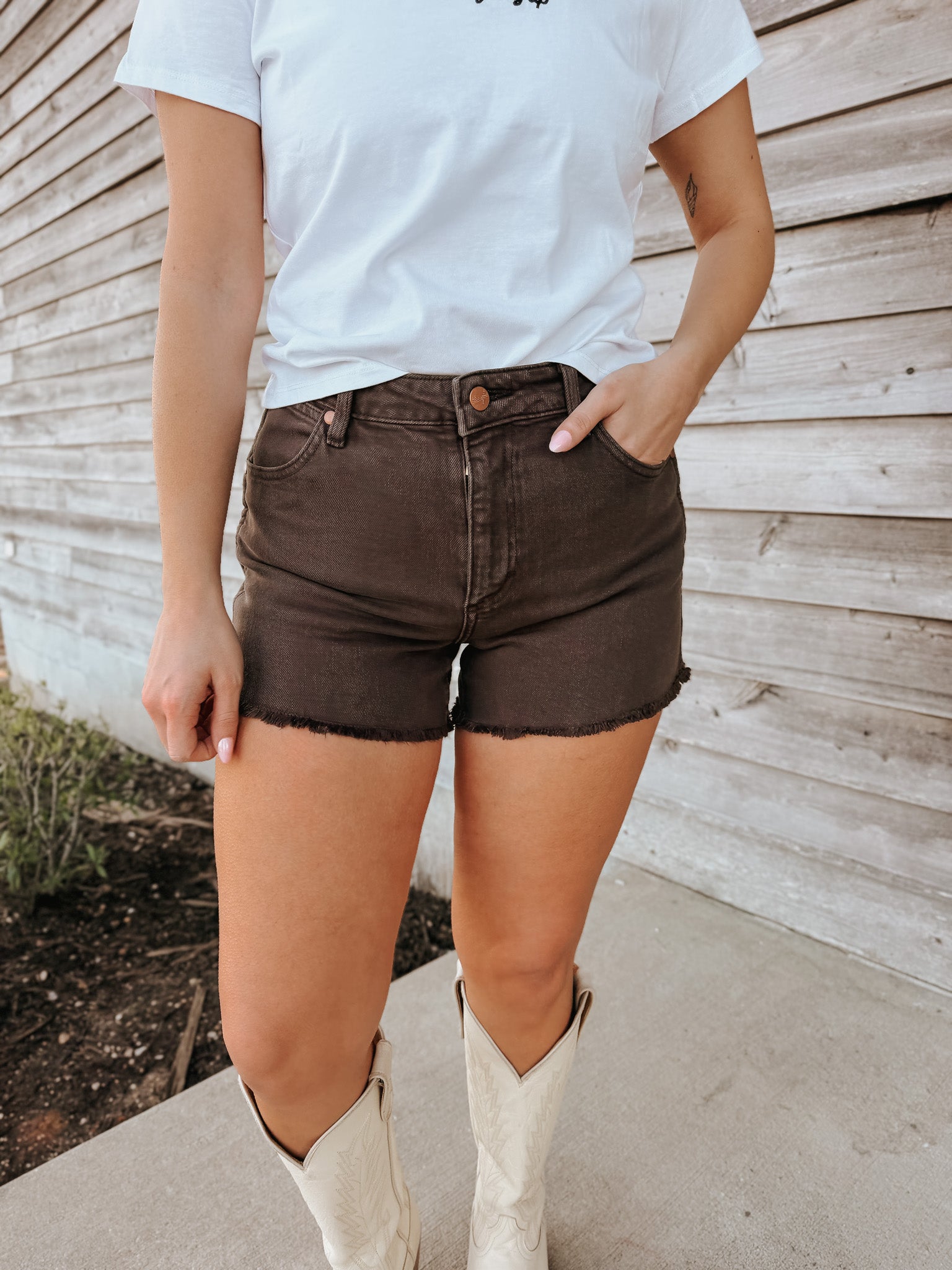 Wrangler Women's High Rise Cowboy Shorts in Cocoa