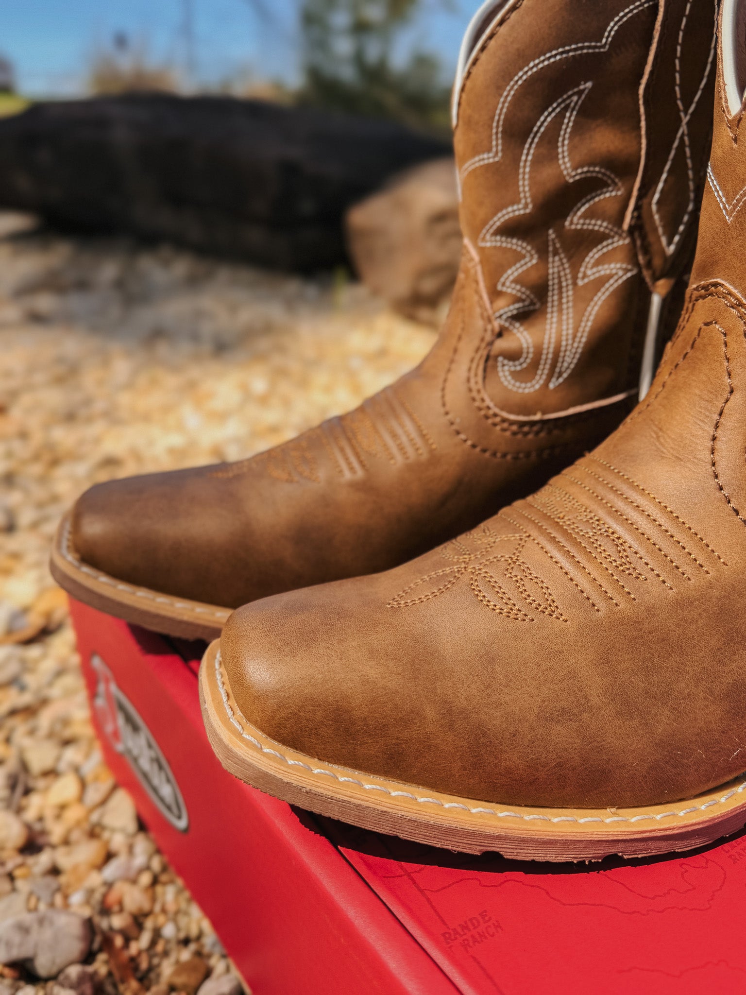 Justin Women's Dee Gypsy Square Toe 7" Boot