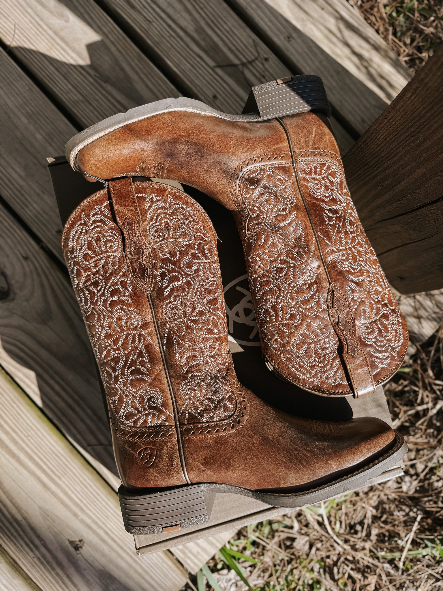 Ariat Women's Round Up Remuda Wide Square Toe Western Boots