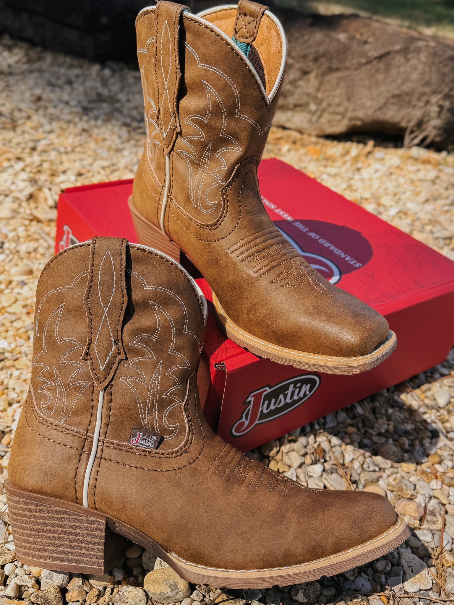 Justin Women's Dee Gypsy Square Toe 7" Boot