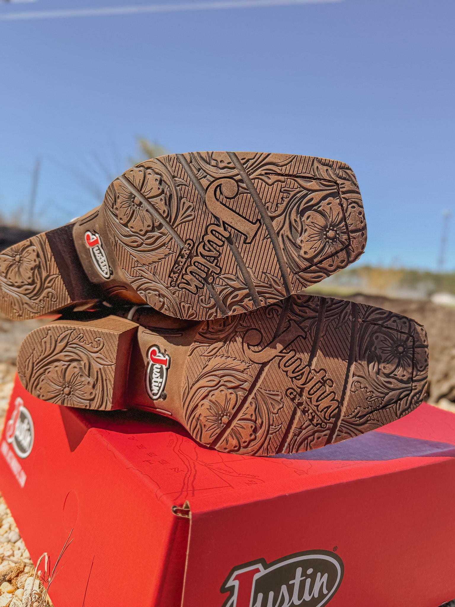 Justin Women's Dee Gypsy Square Toe 7" Boot