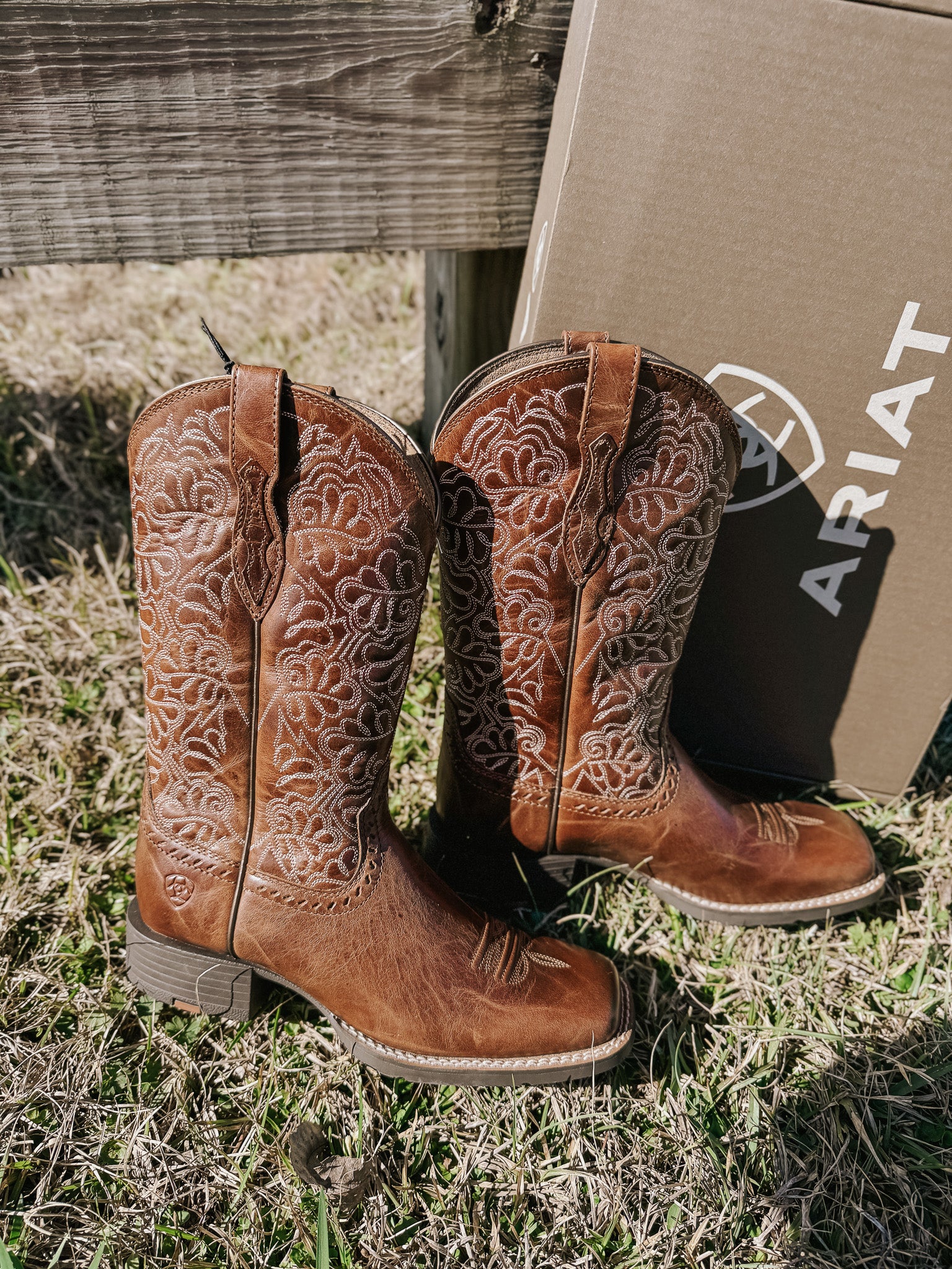 Ariat Women's Round Up Remuda Wide Square Toe Western Boots