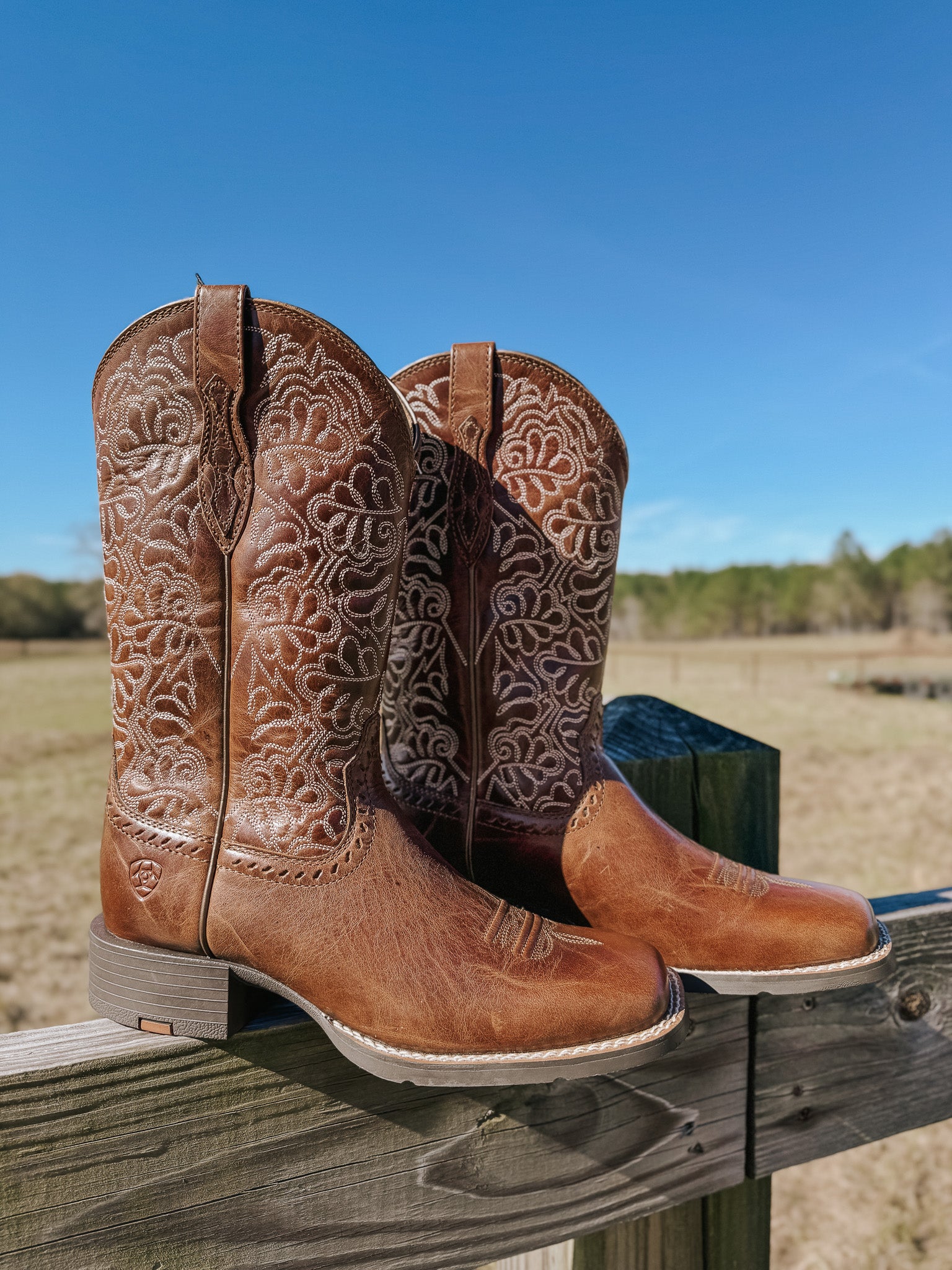 Ariat Women's Round Up Remuda Wide Square Toe Western Boots