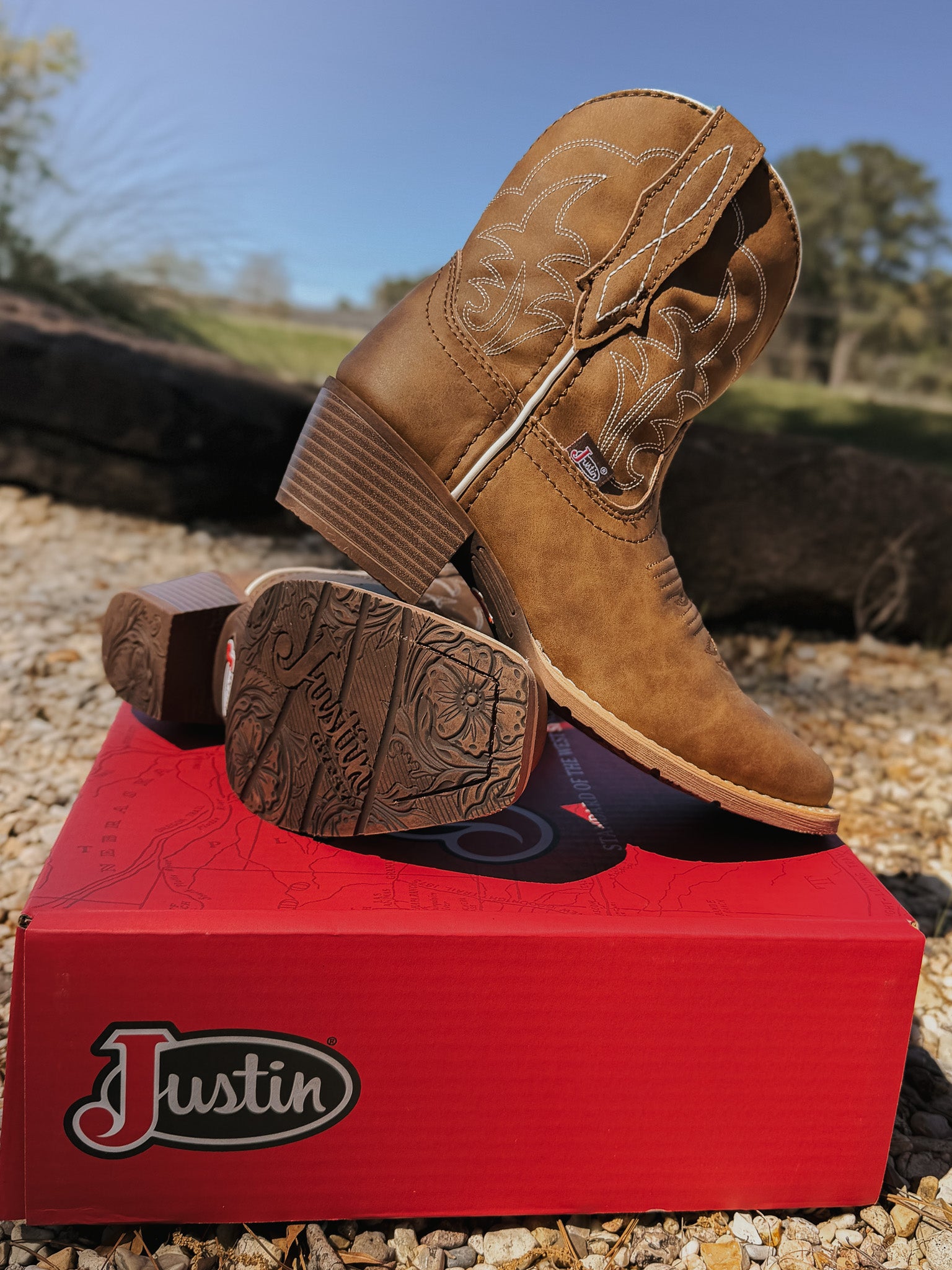 Justin Women's Dee Gypsy Square Toe 7" Boot