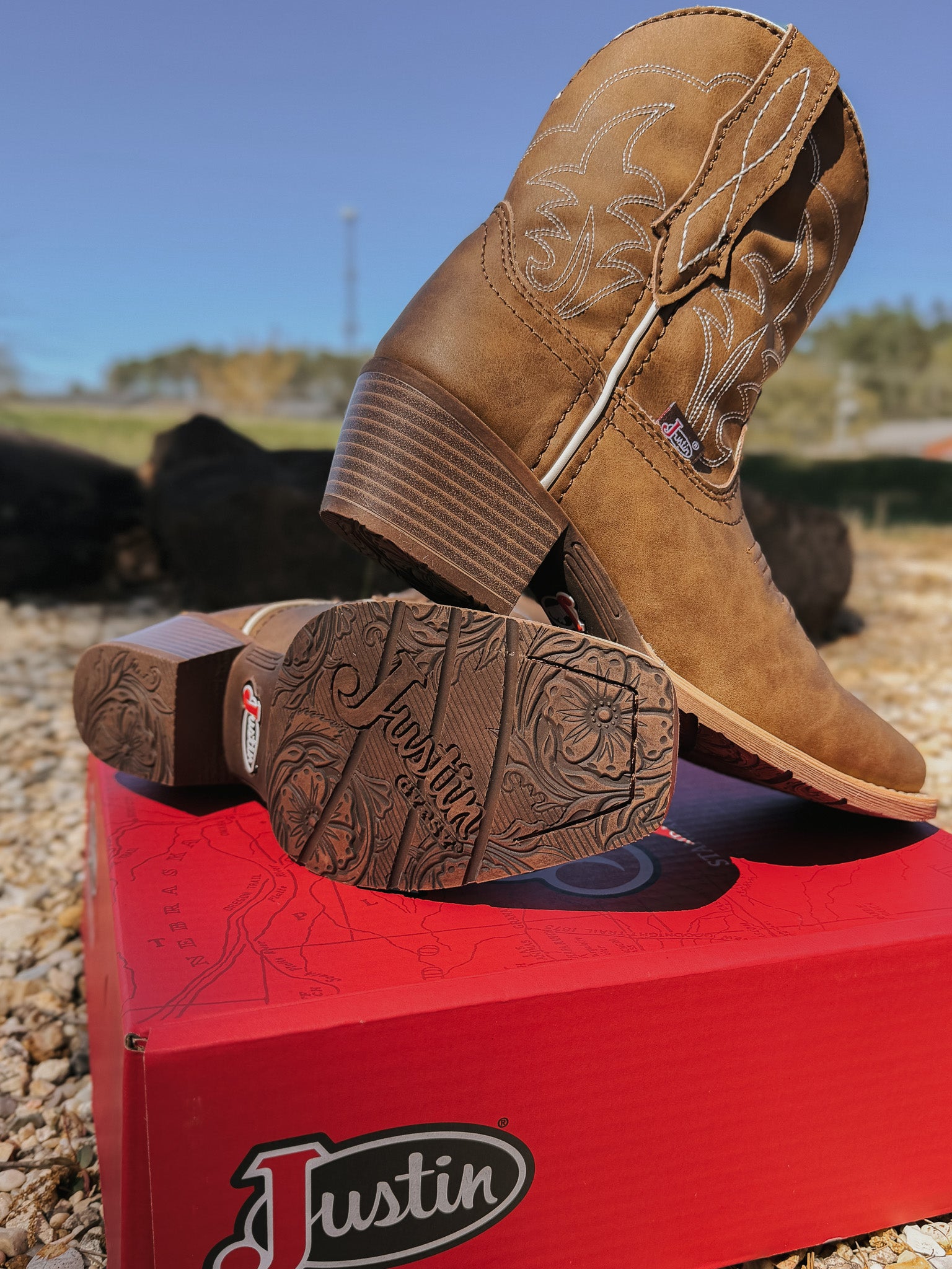 Justin Women's Dee Gypsy Square Toe 7" Boot