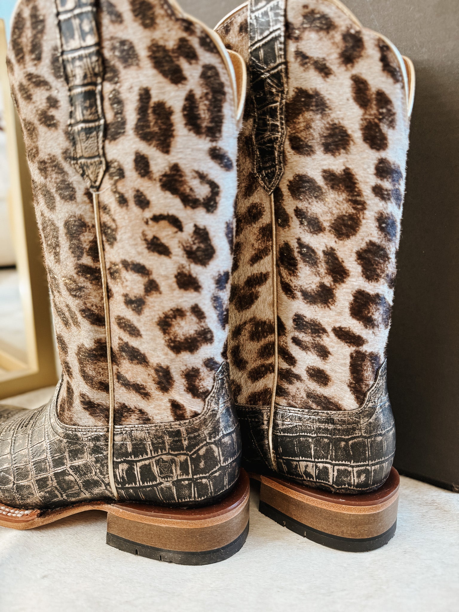 Ariat Women's Frontier Farrah Wide Square Toe Western Boot