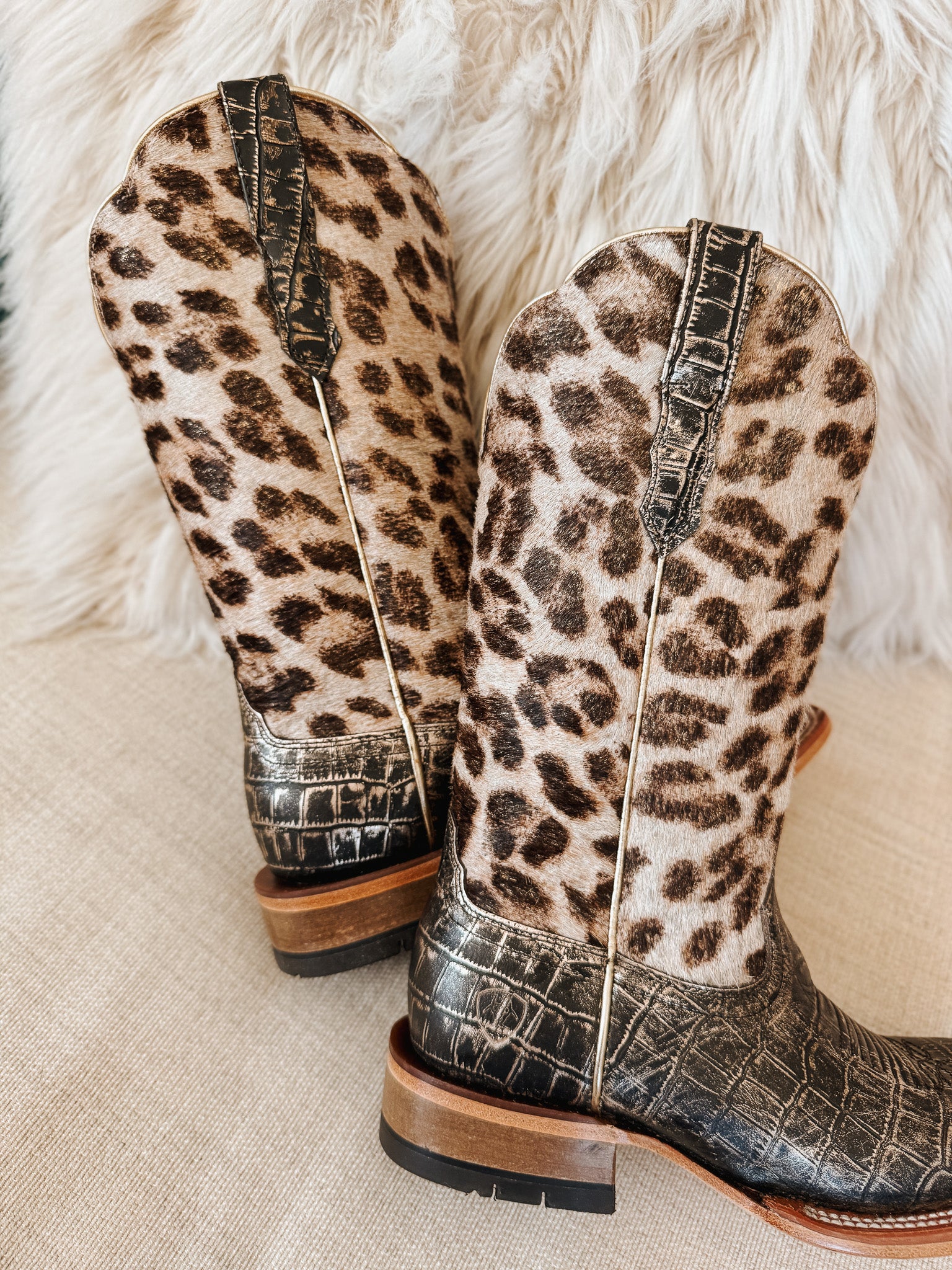 Ariat Women's Frontier Farrah Wide Square Toe Western Boot