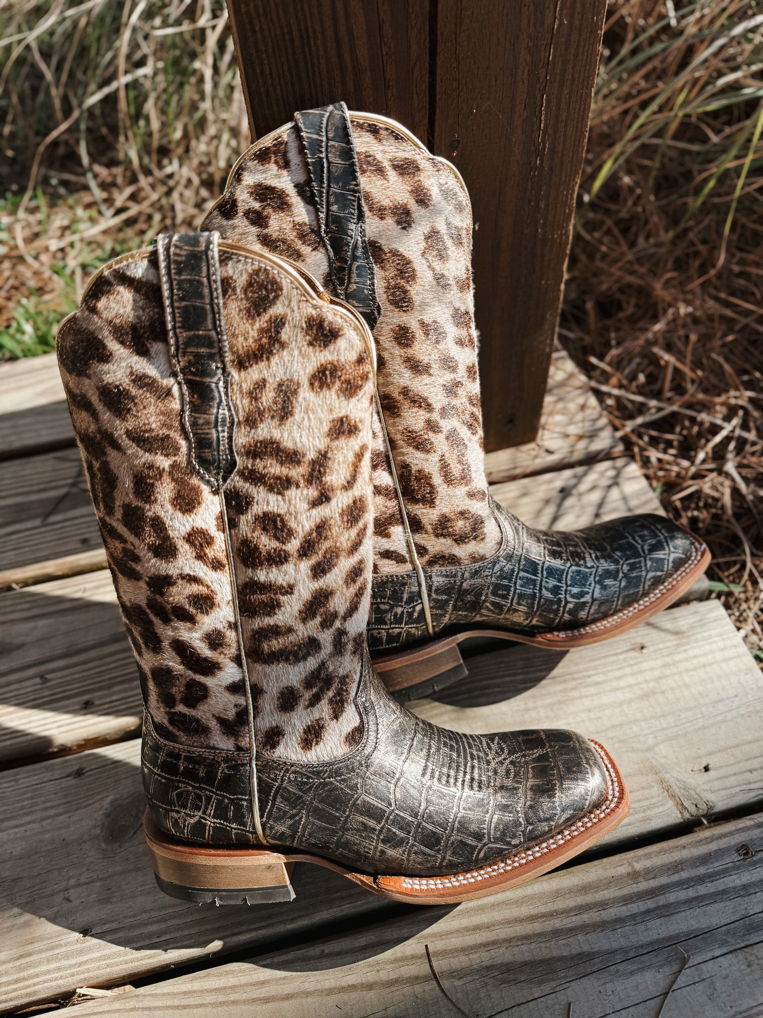 Ariat Women's Frontier Farrah Wide Square Toe Western Boot