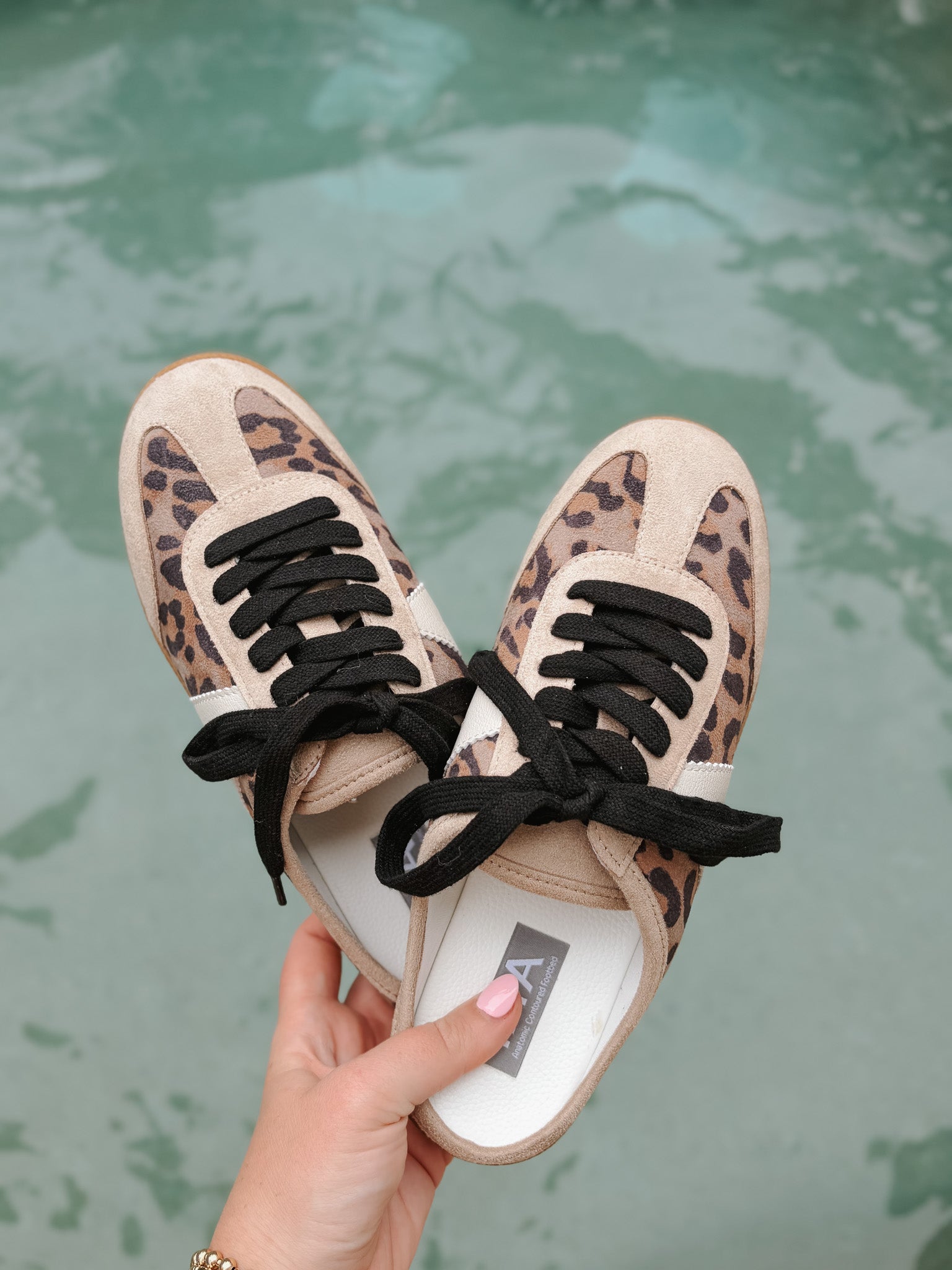 Casual Chic Leapord Sneaker