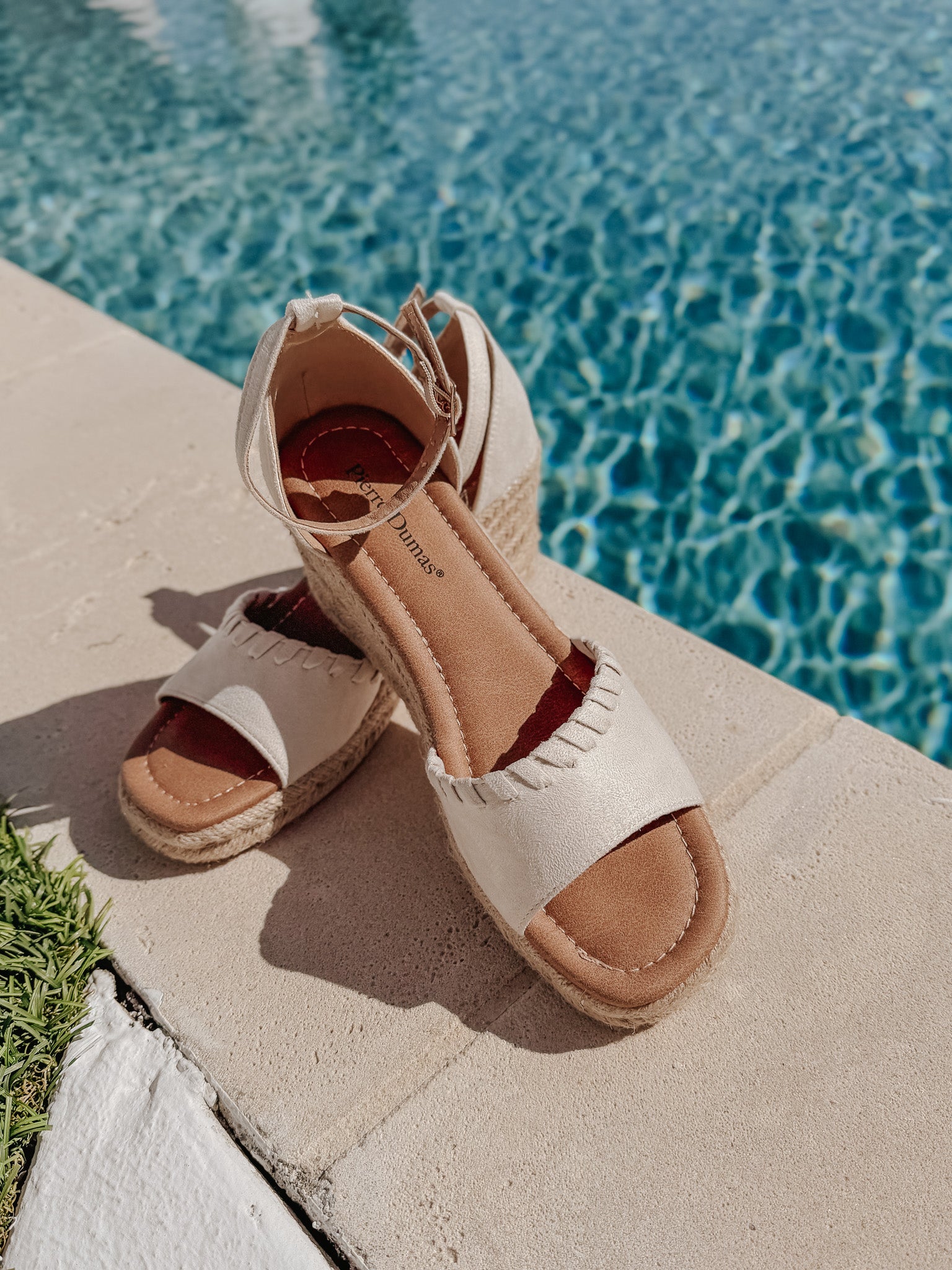 Seaside Stroll Wedges in Nude